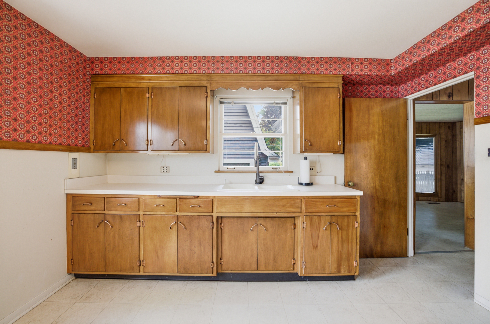 1020 Pershing Avenue, Wheaton, IL 60189