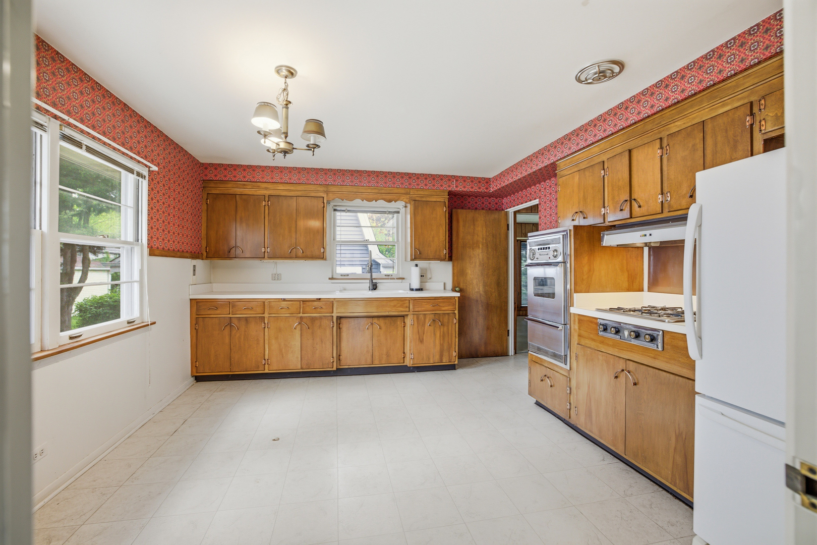 1020 Pershing Avenue, Wheaton, IL 60189