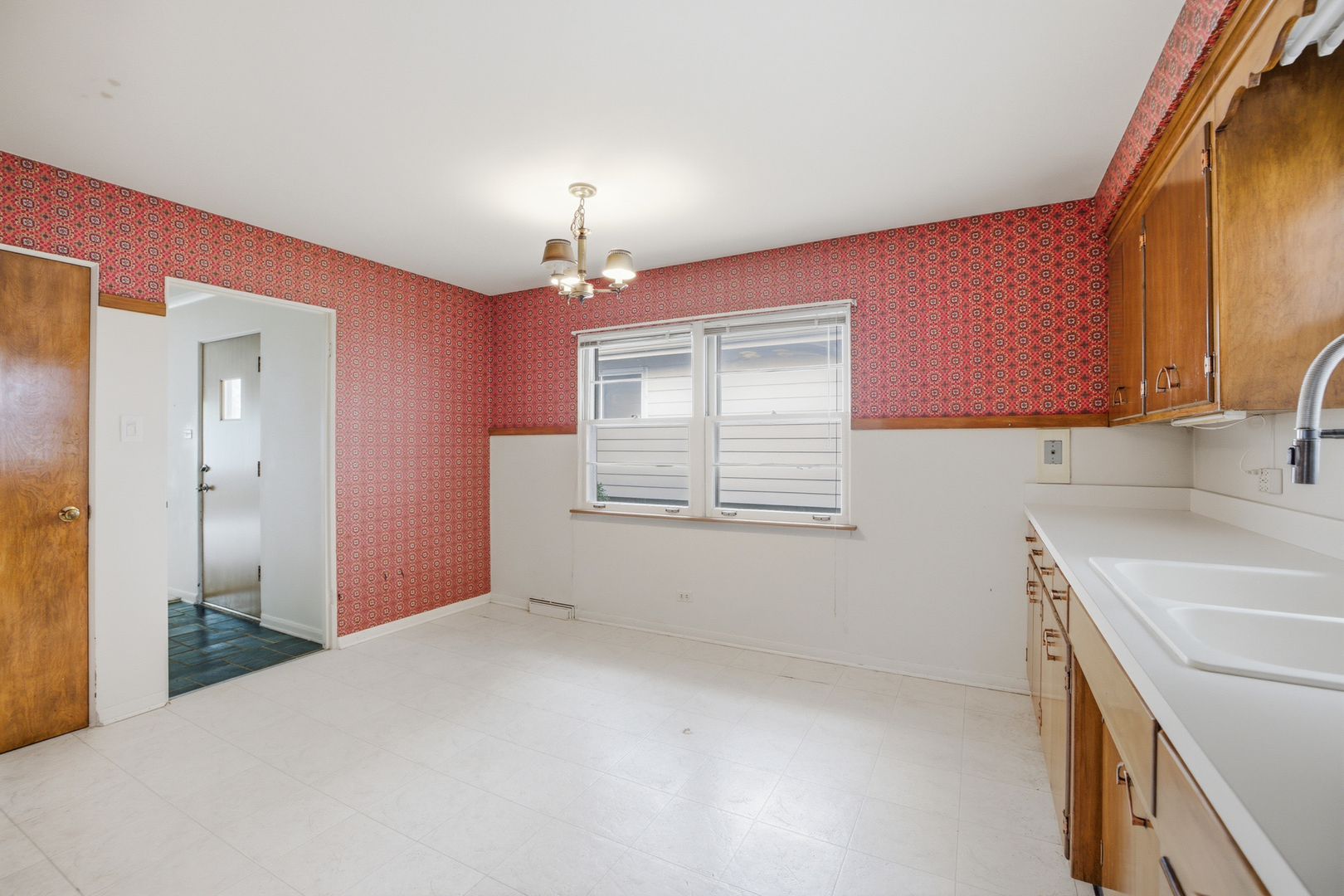 1020 Pershing Avenue, Wheaton, IL 60189