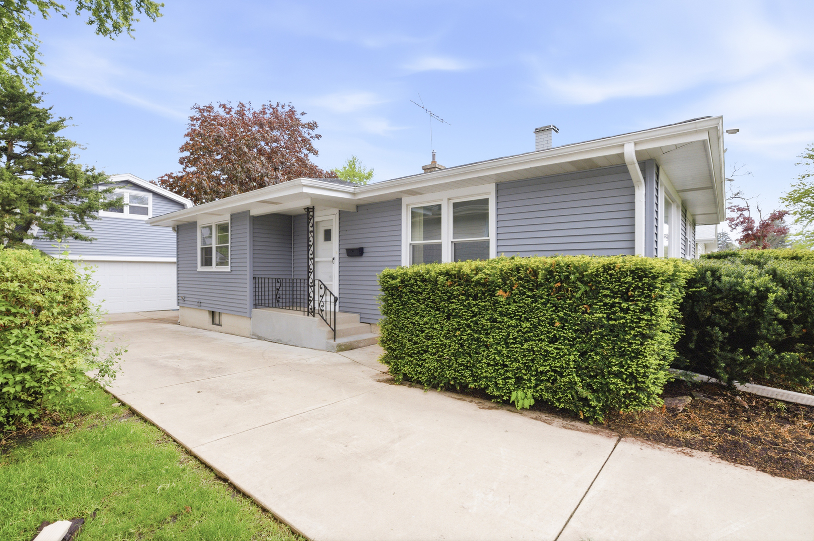 1020 Pershing Avenue, Wheaton, IL 60189
