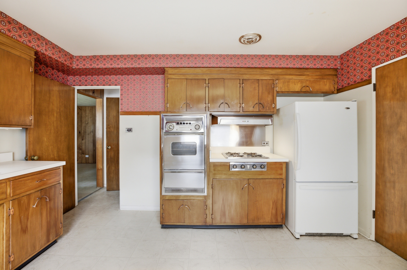 1020 Pershing Avenue, Wheaton, IL 60189