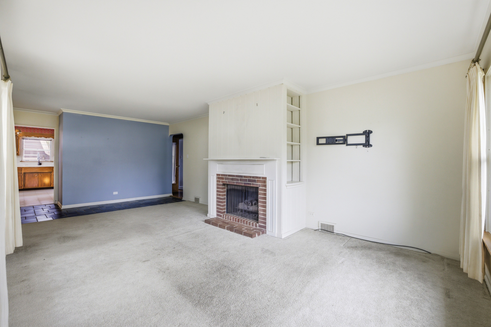 1020 Pershing Avenue, Wheaton, IL 60189