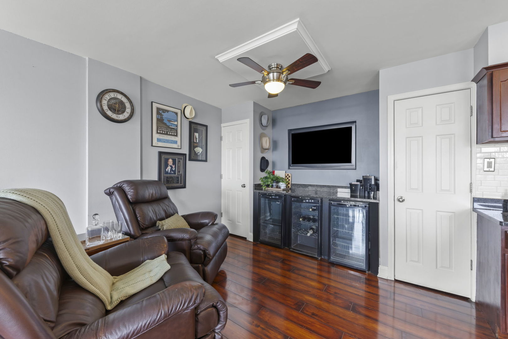 40 N Tower Road #14L, Oak Brook, IL 60523