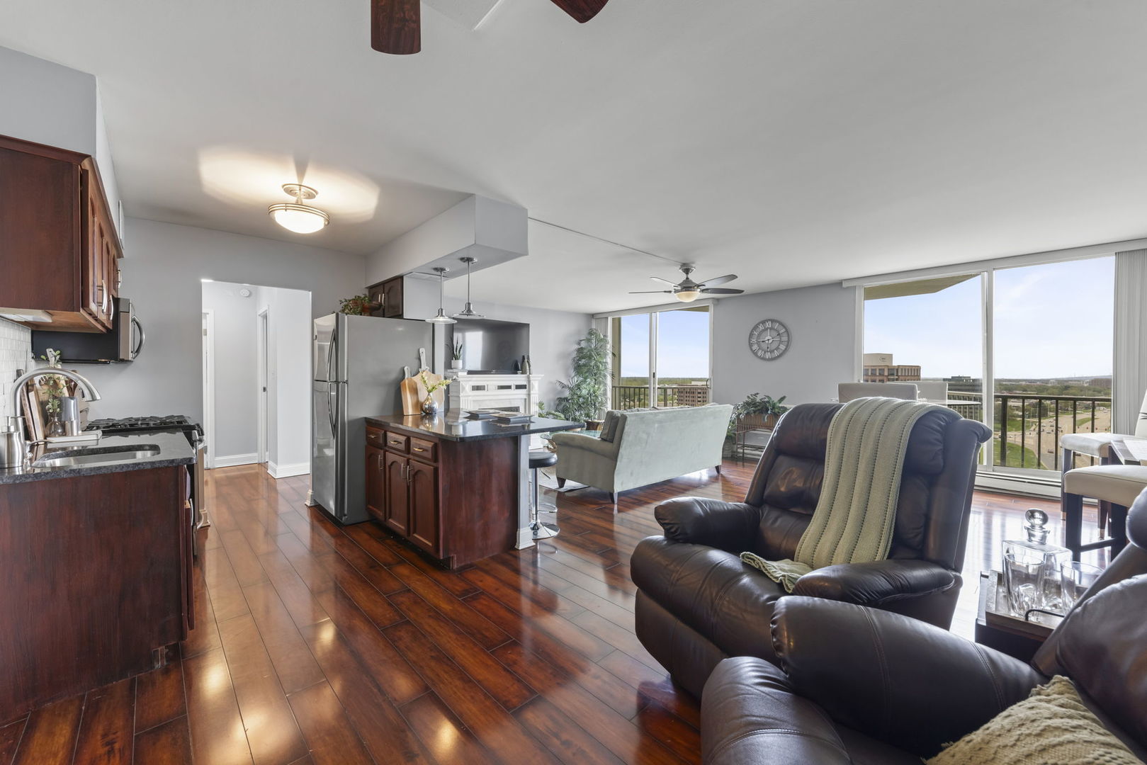 40 N Tower Road #14L, Oak Brook, IL 60523
