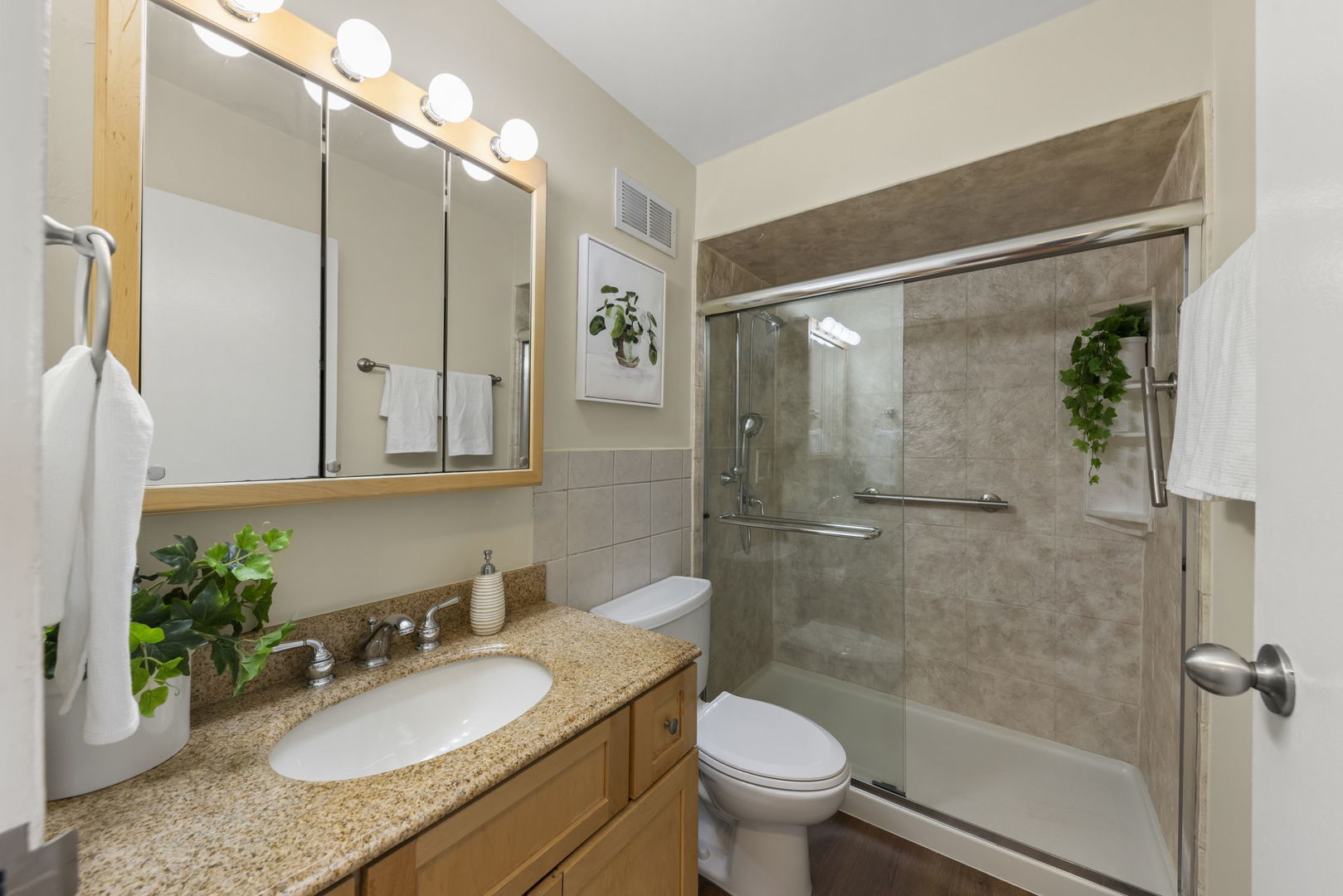 40 N Tower Road #14L, Oak Brook, IL 60523