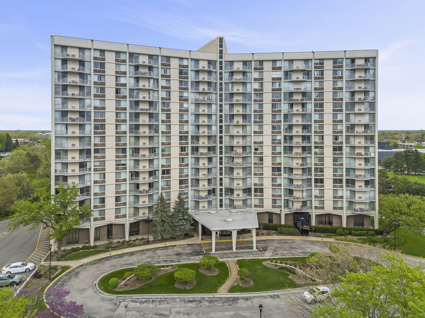 40 N Tower Road #14L, Oak Brook, IL 60523