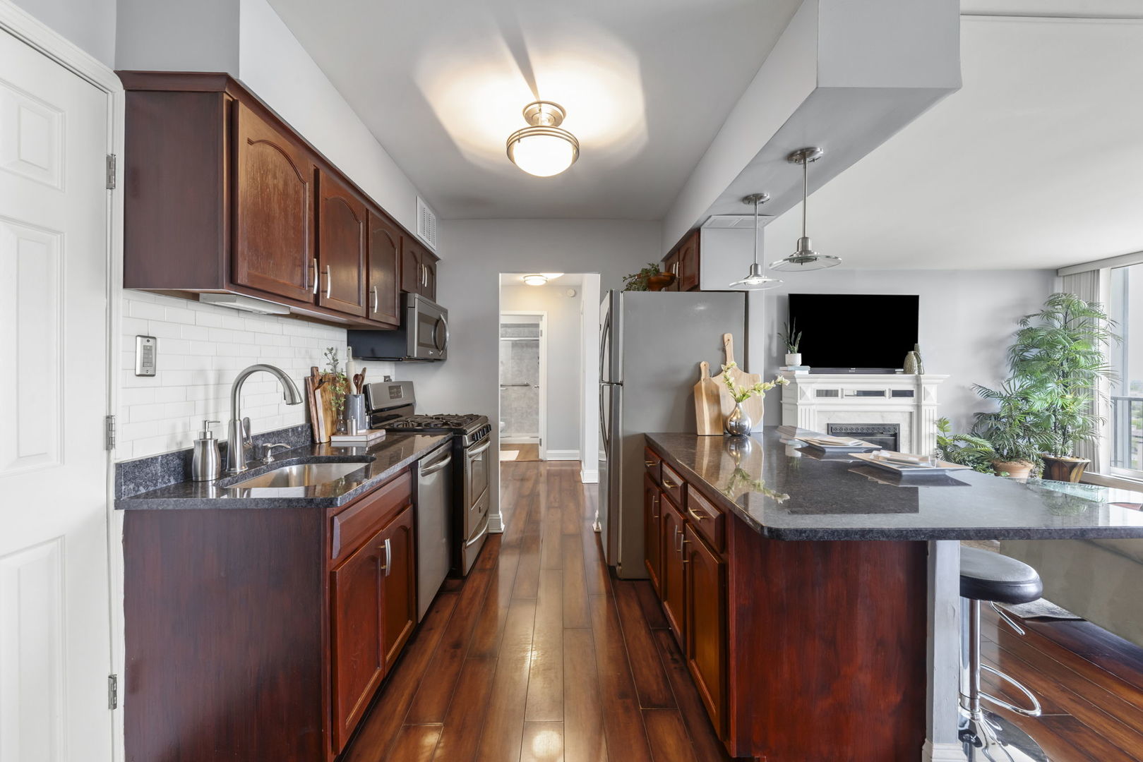 40 N Tower Road #14L, Oak Brook, IL 60523