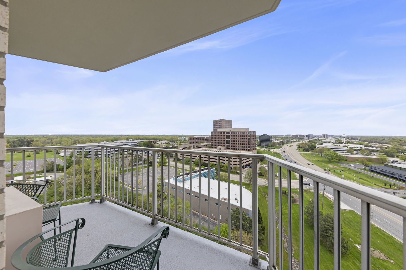 40 N Tower Road #14L, Oak Brook, IL 60523
