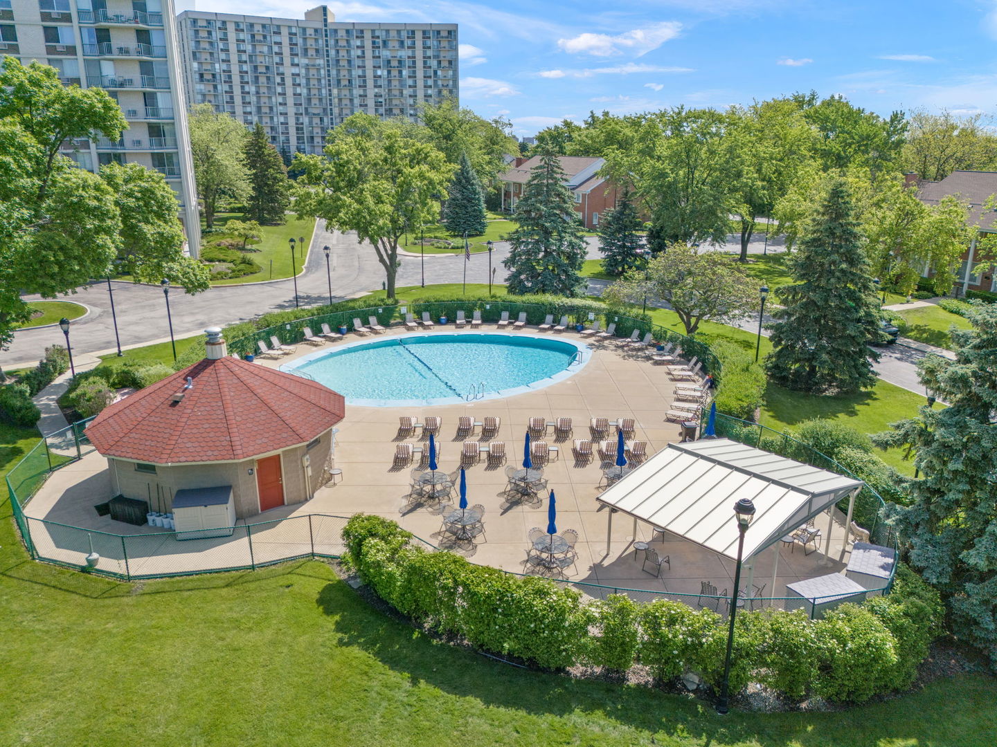 40 N Tower Road #14L, Oak Brook, IL 60523
