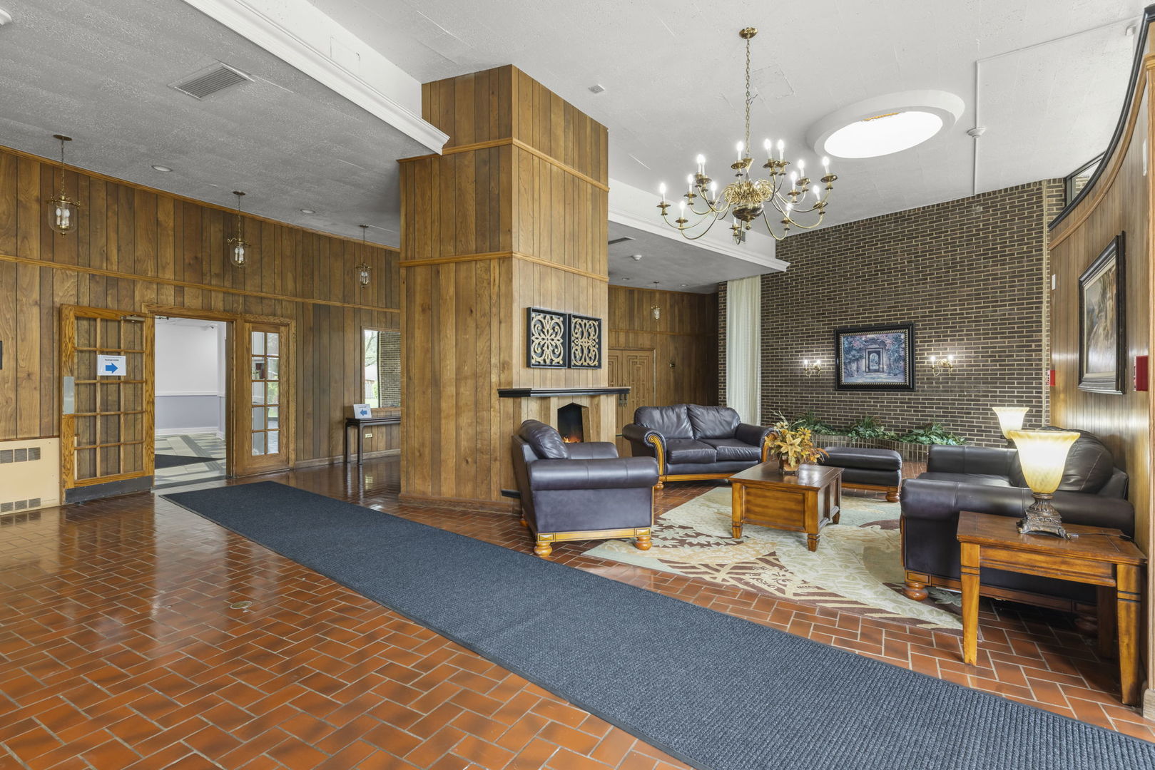 40 N Tower Road #14L, Oak Brook, IL 60523