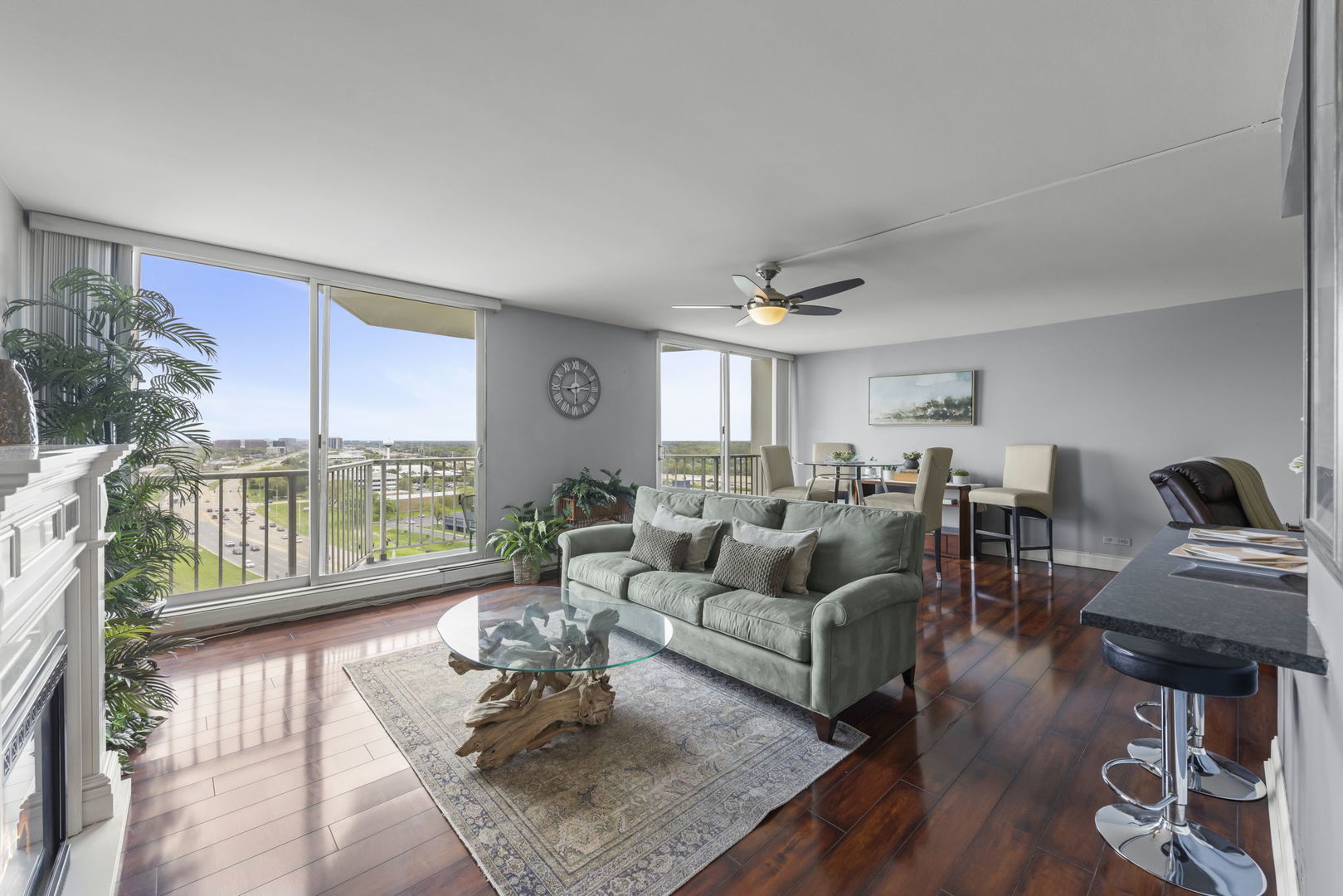 40 N Tower Road #14L, Oak Brook, IL 60523