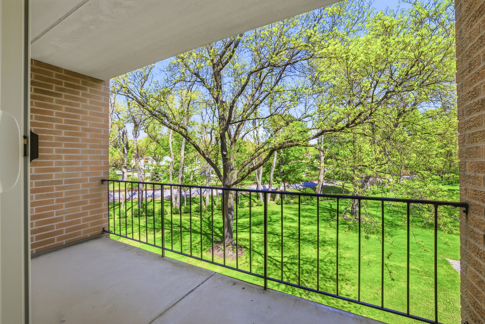 255 S West Avenue #310, Elmhurst, IL 60126