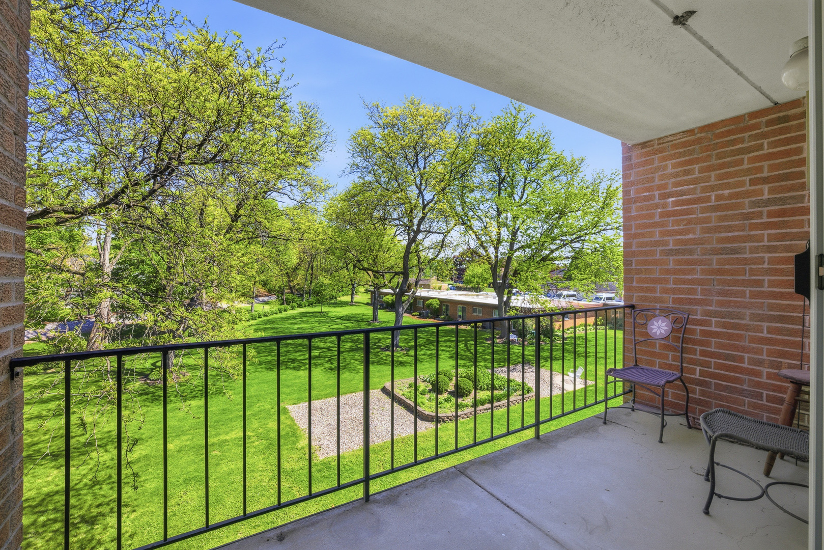 255 S West Avenue #310, Elmhurst, IL 60126