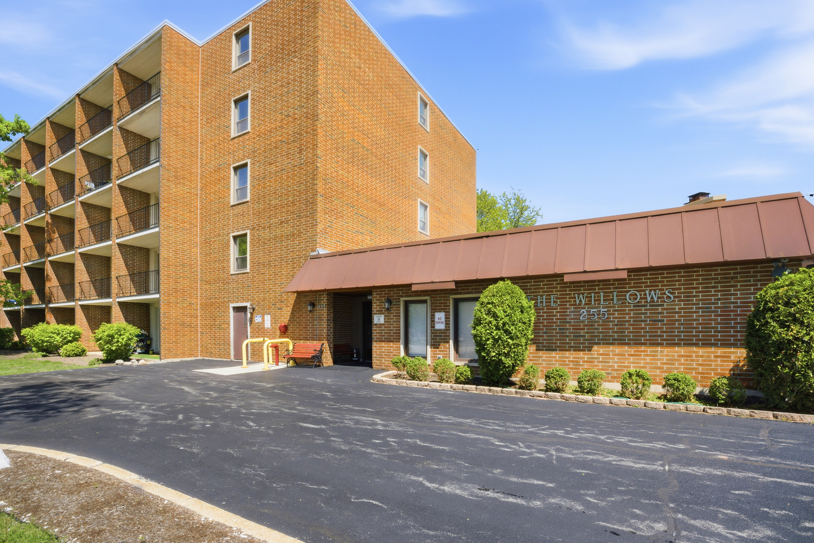 255 S West Avenue #310, Elmhurst, IL 60126