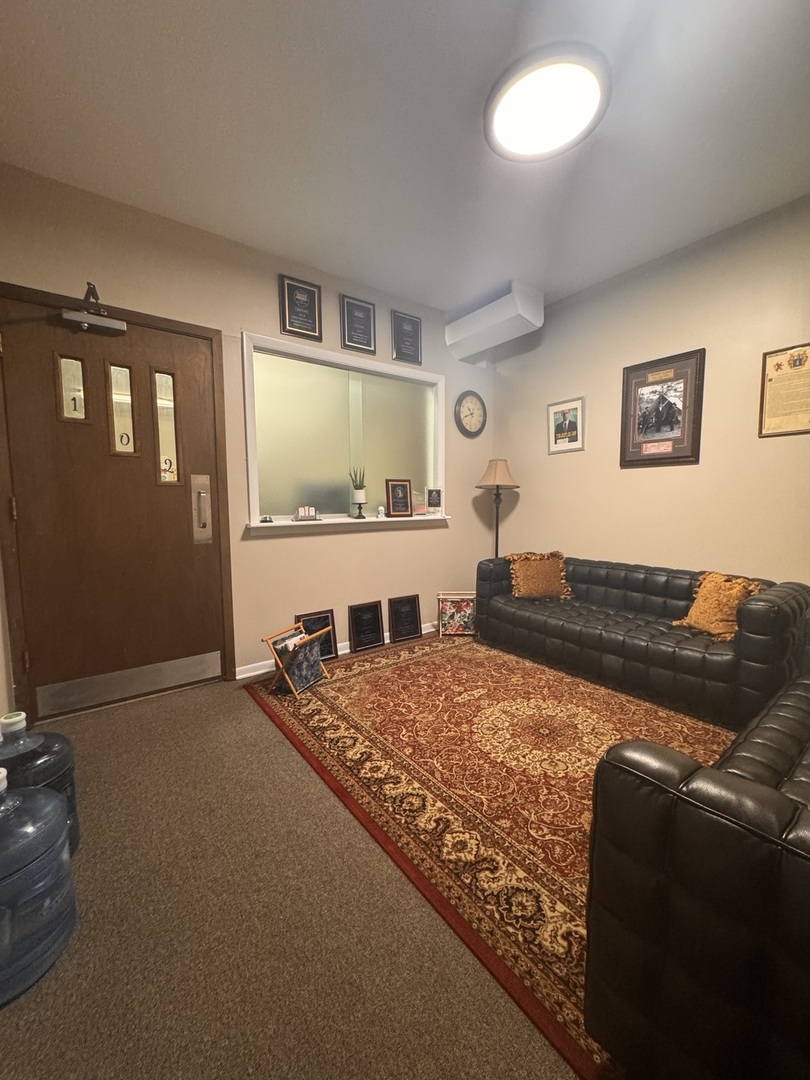 9 County Street, Waukegan, IL 60085