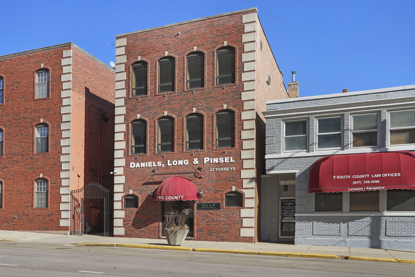 7 N County Street, Waukegan, IL 60085