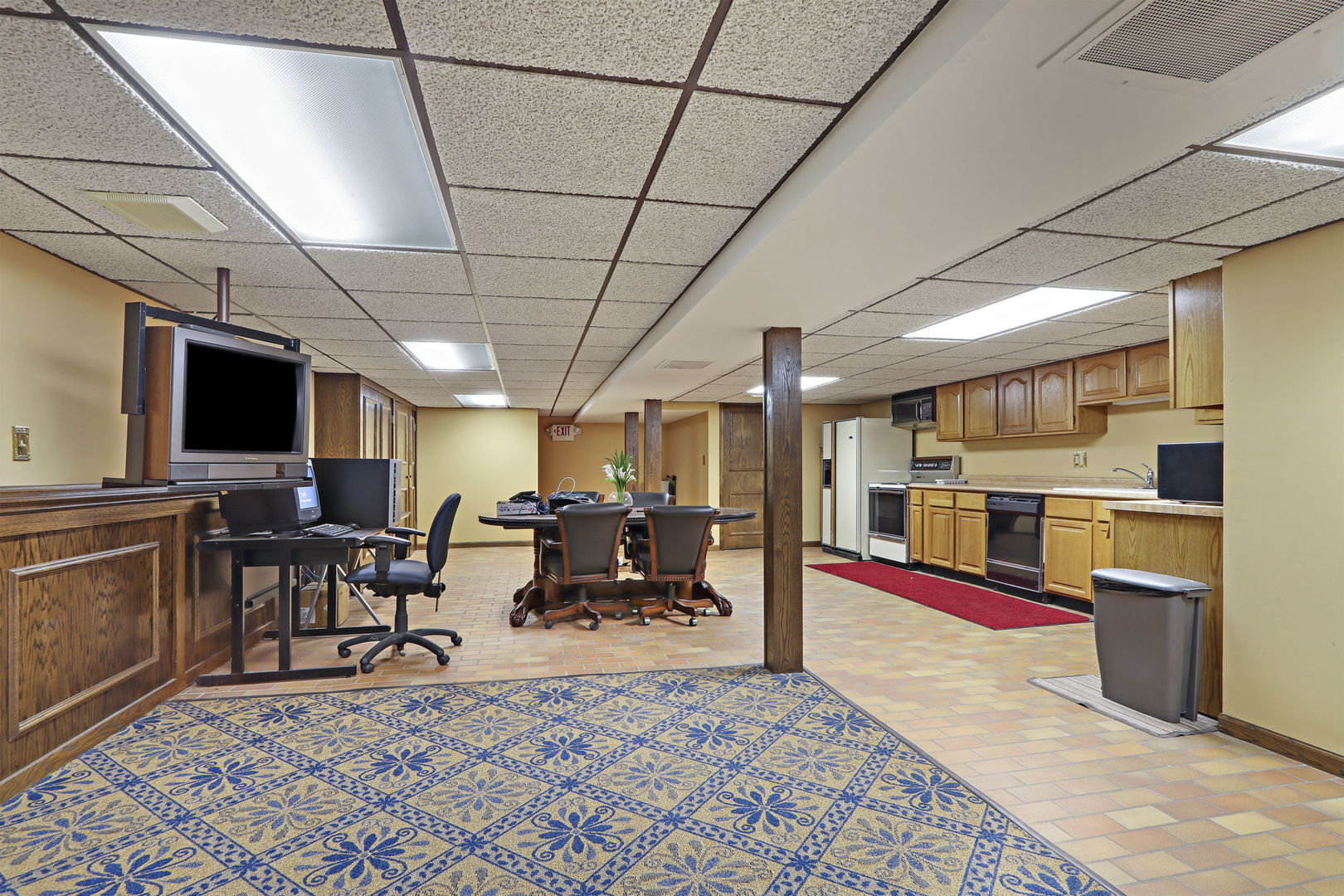 7 N County Street, Waukegan, IL 60085