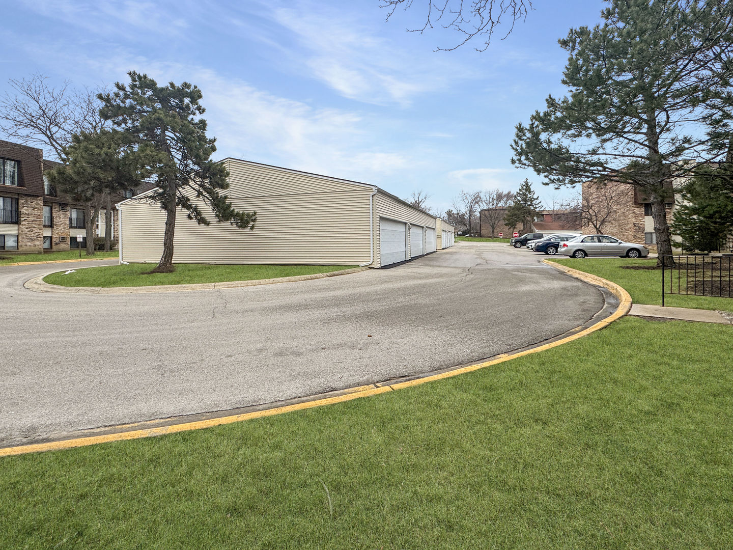 191 N Waters Edge Drive #101, Glendale Heights, IL 60139