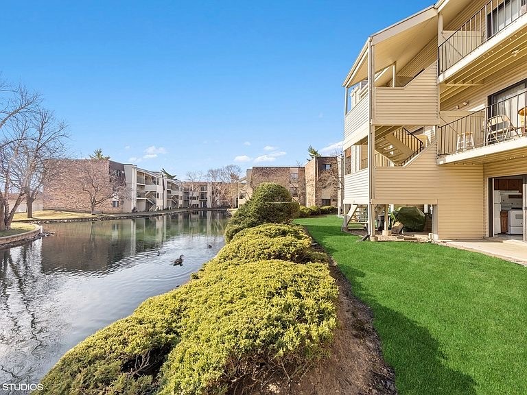 191 N Waters Edge Drive #101, Glendale Heights, IL 60139