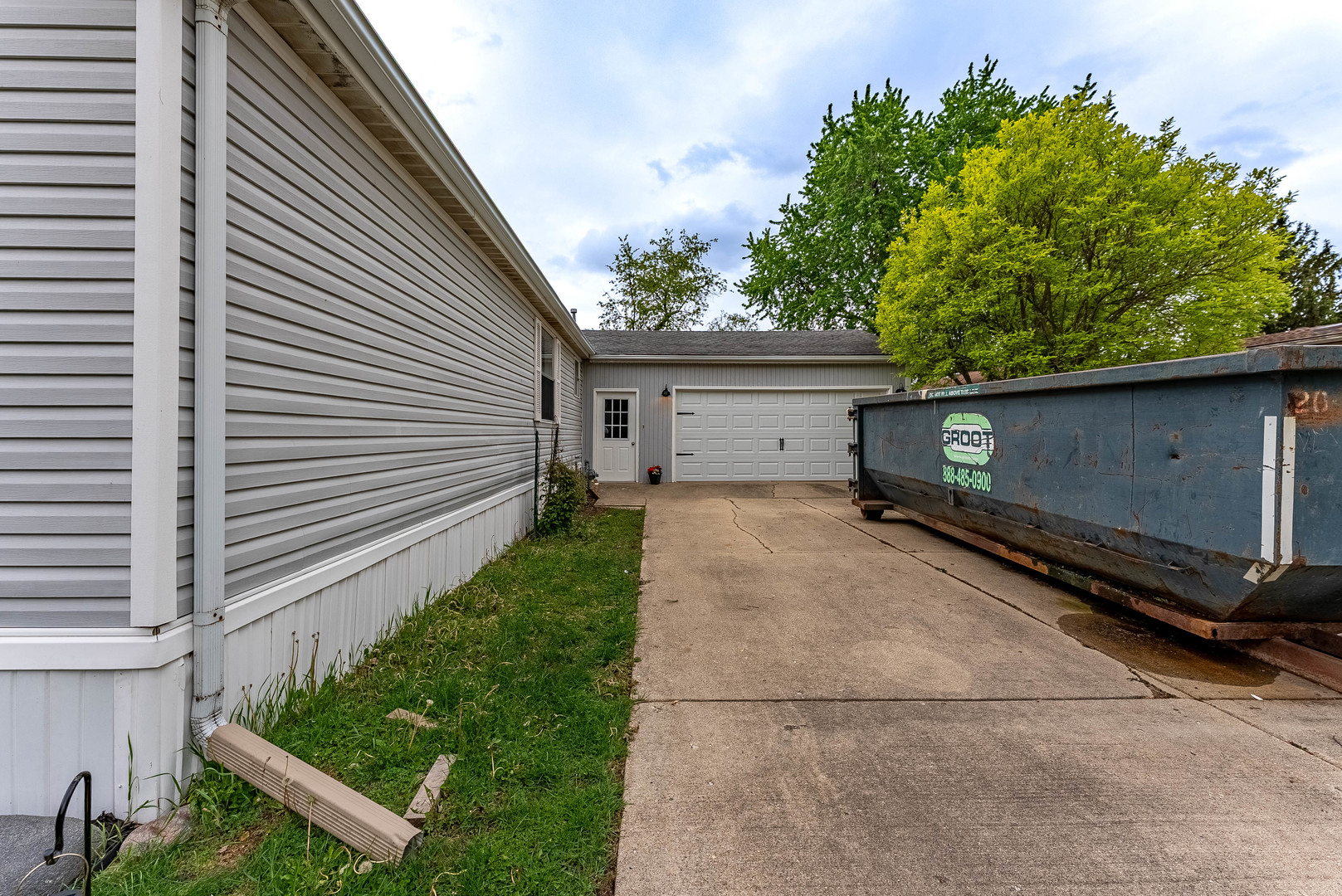 25 Cedar Lane, Sandwich, IL 60548