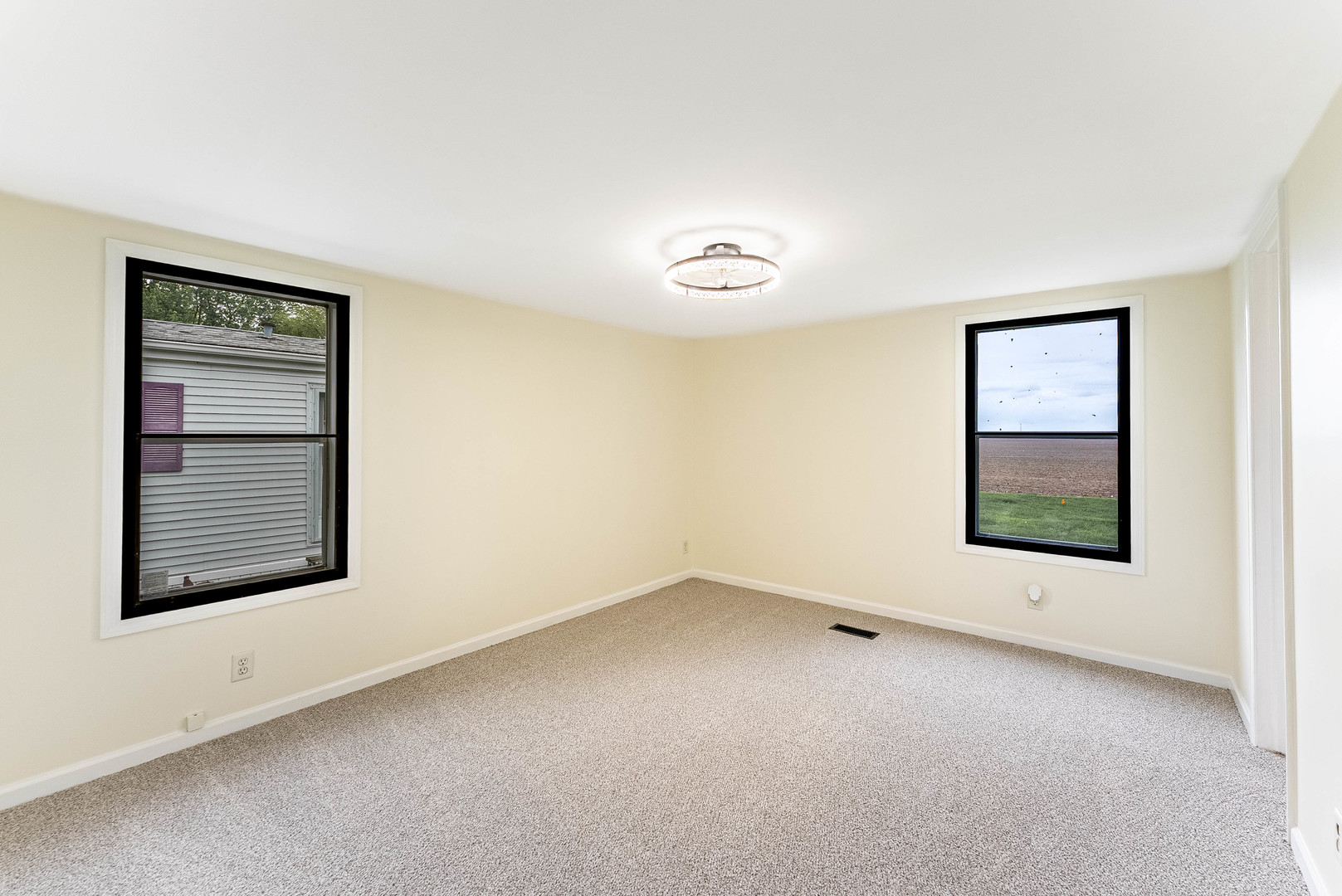 25 Cedar Lane, Sandwich, IL 60548