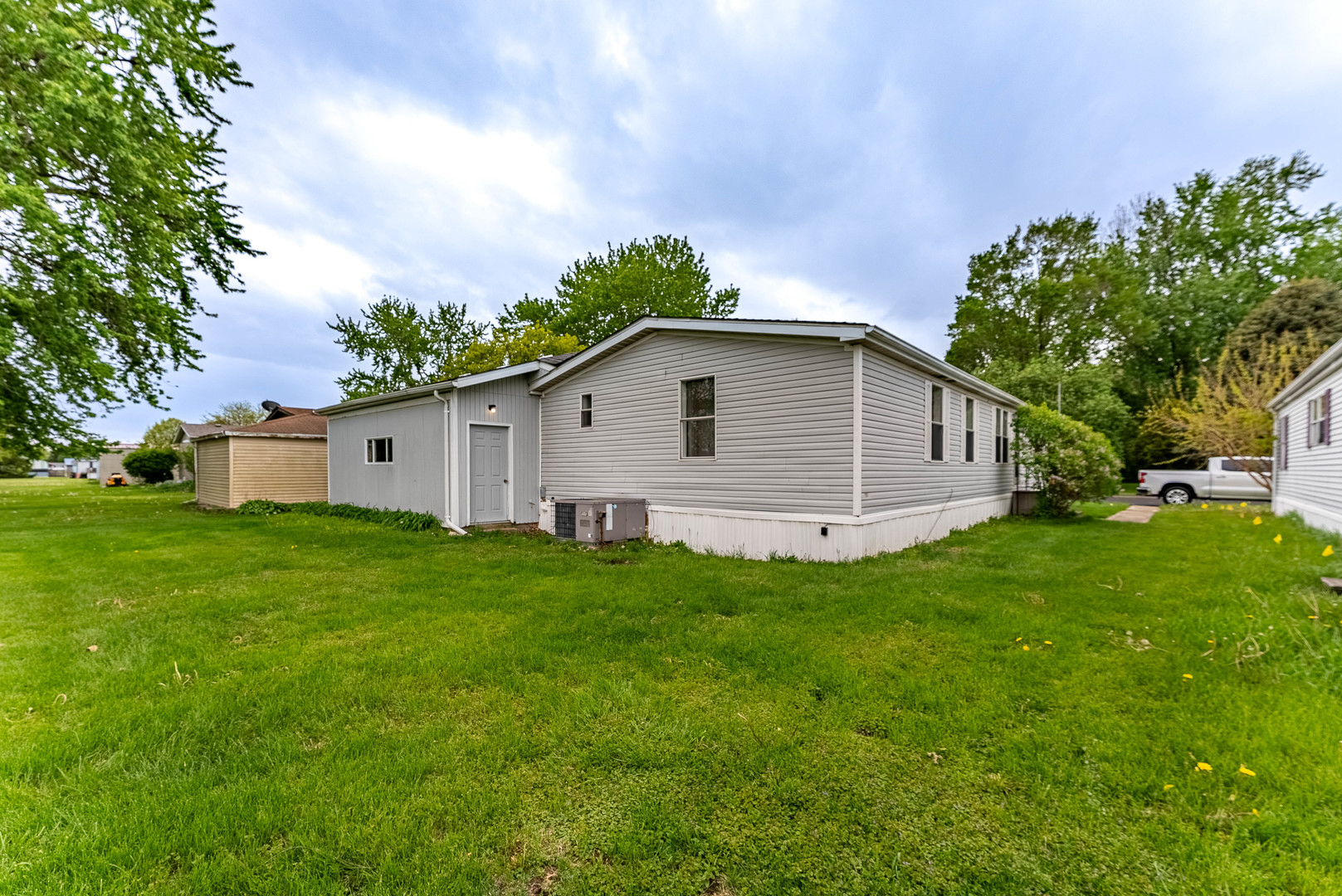 25 Cedar Lane, Sandwich, IL 60548