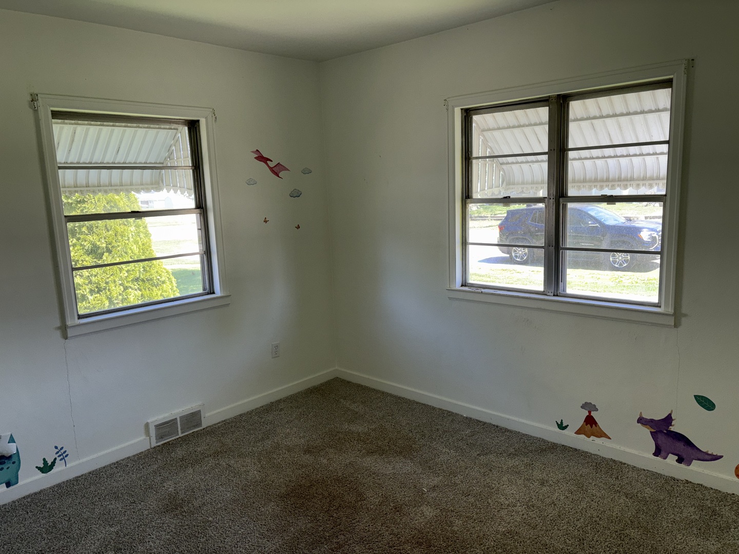 109 N 3RD Street, Hartsburg, IL 62643