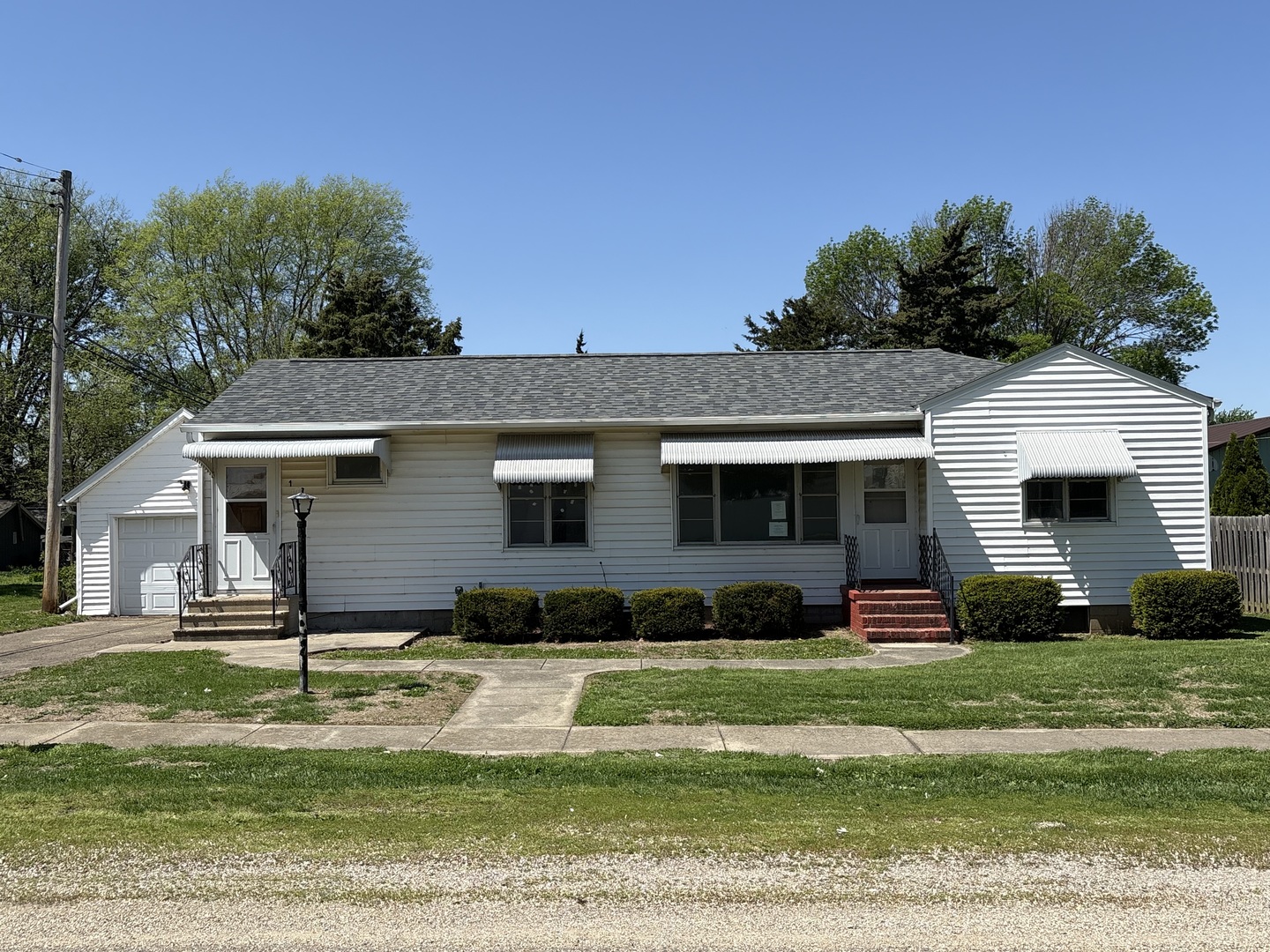 109 N 3RD Street, Hartsburg, IL 62643