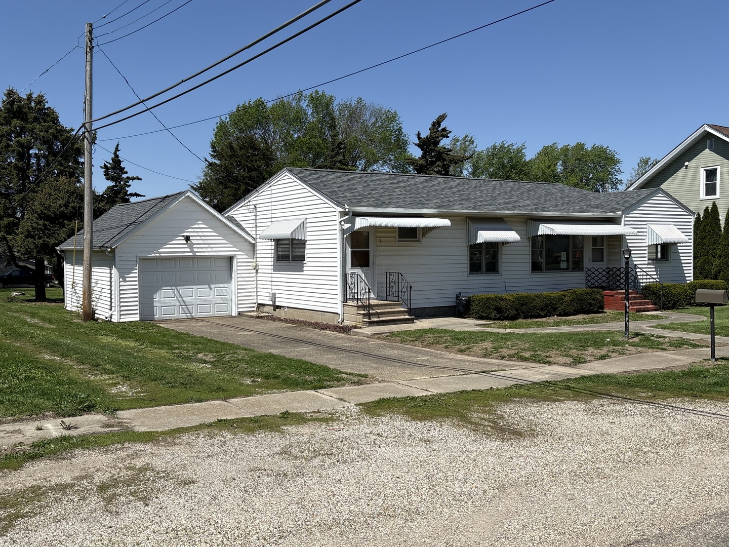 109 N 3RD Street, Hartsburg, IL 62643