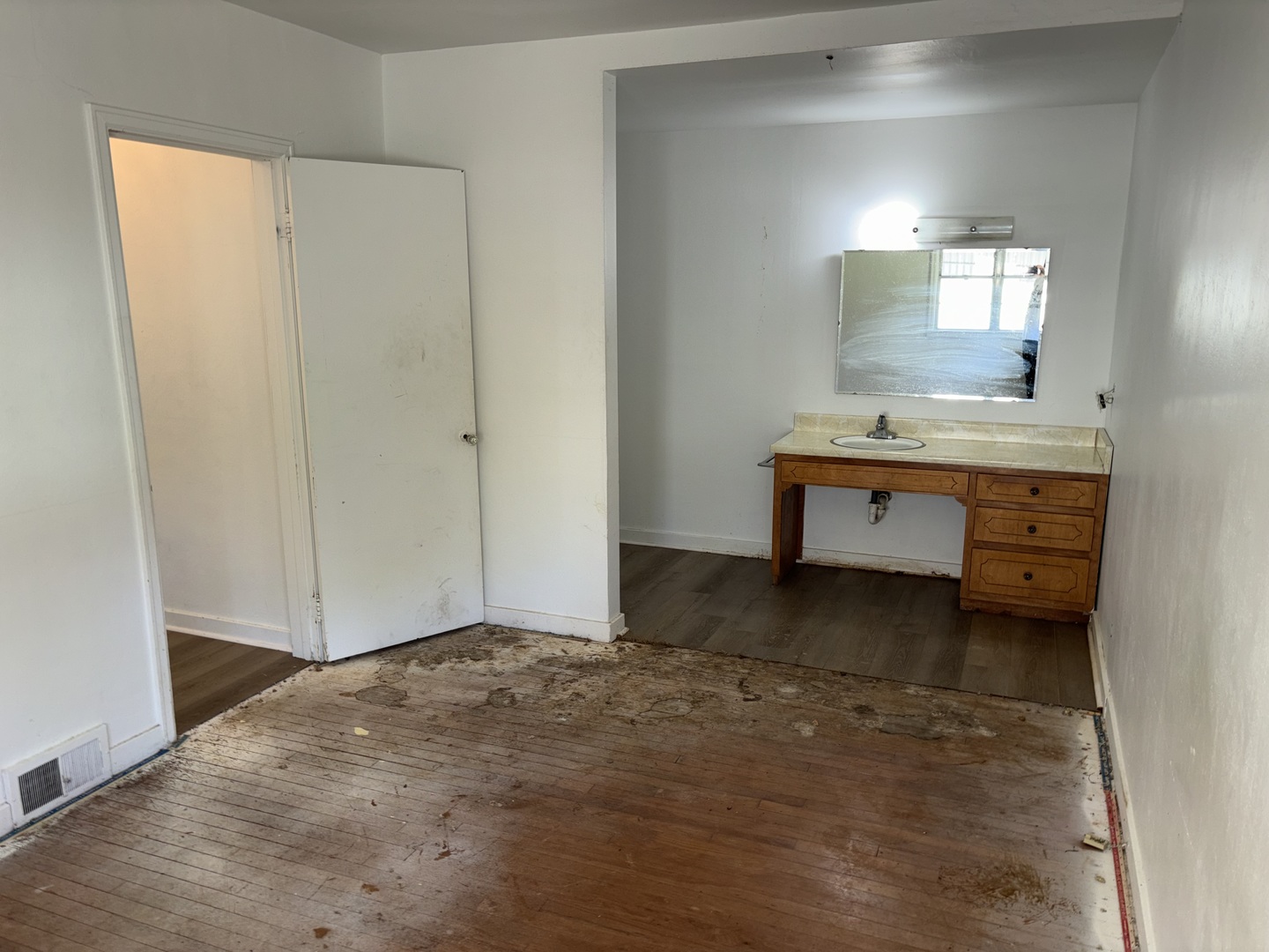 109 N 3RD Street, Hartsburg, IL 62643