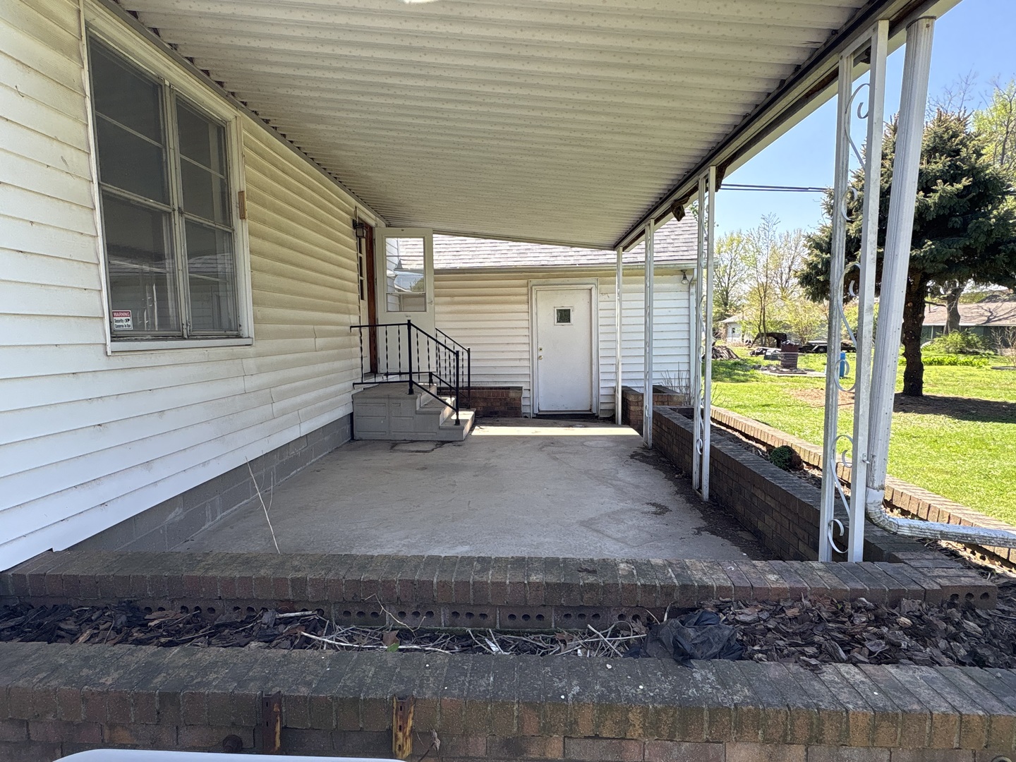 109 N 3RD Street, Hartsburg, IL 62643