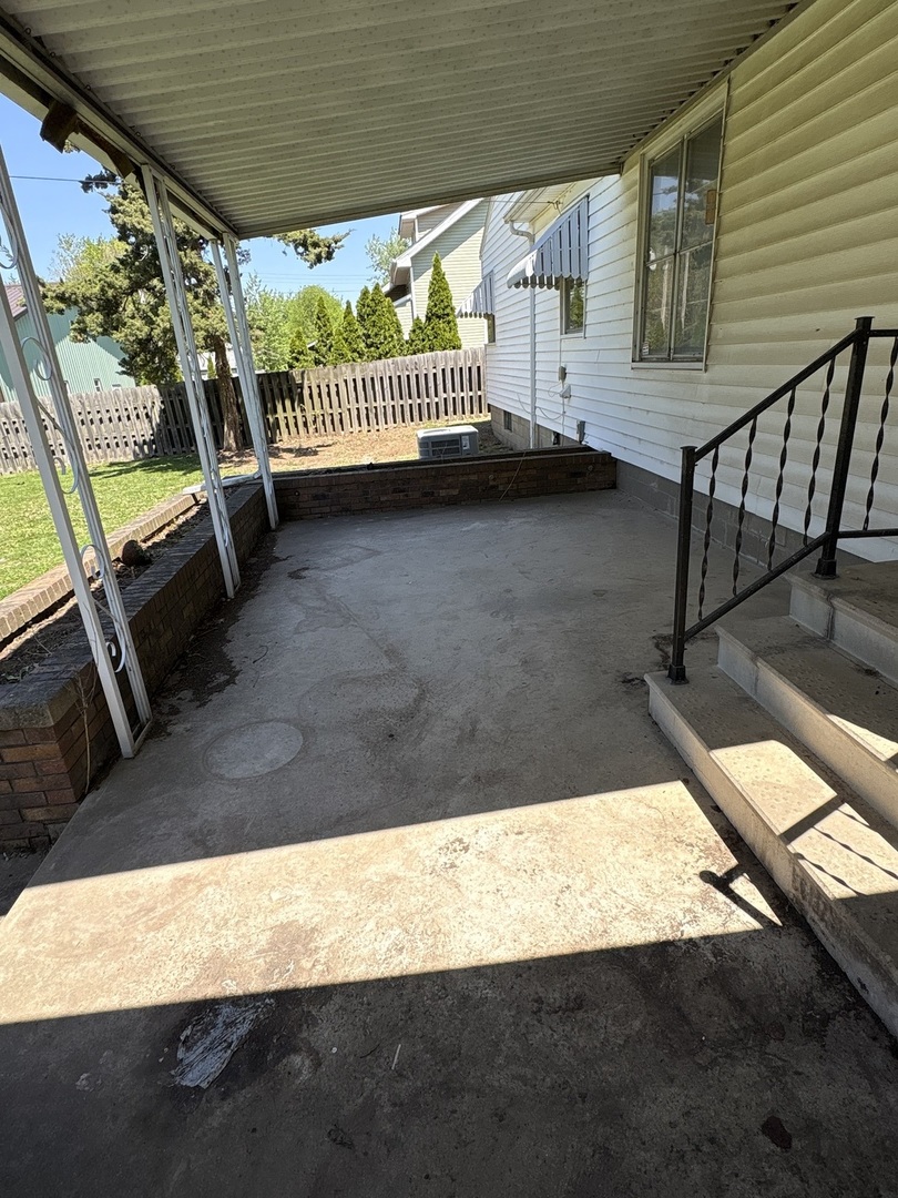 109 N 3RD Street, Hartsburg, IL 62643