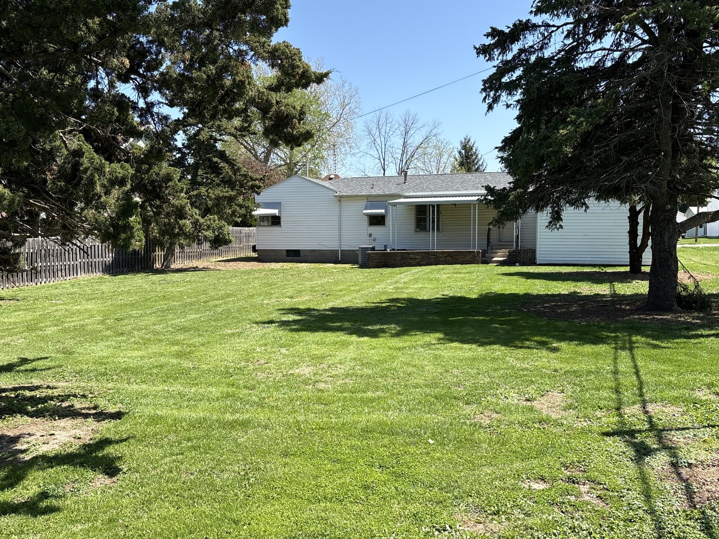 109 N 3RD Street, Hartsburg, IL 62643