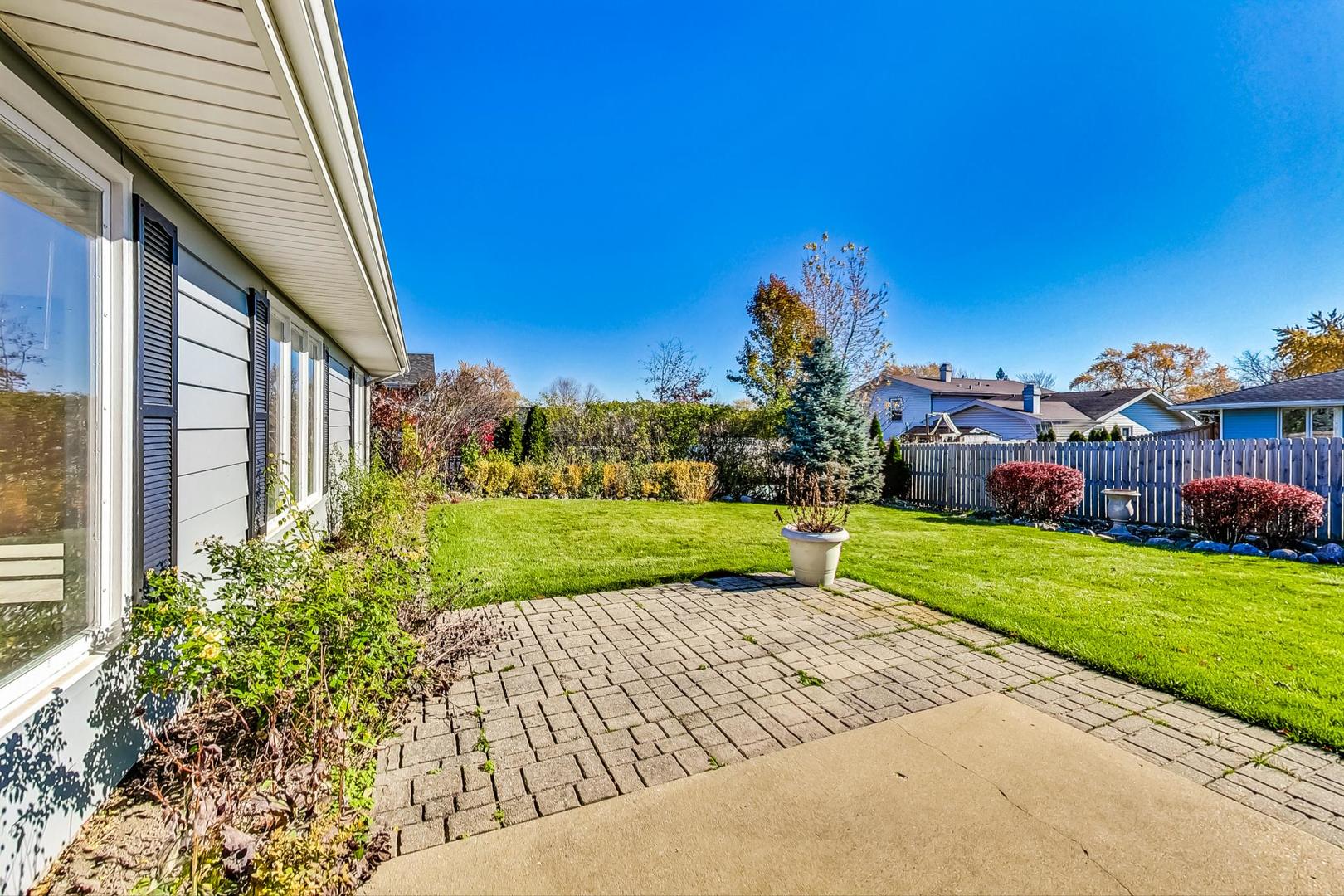 1145 Nottingham Lane, Hoffman Estates, IL 60169