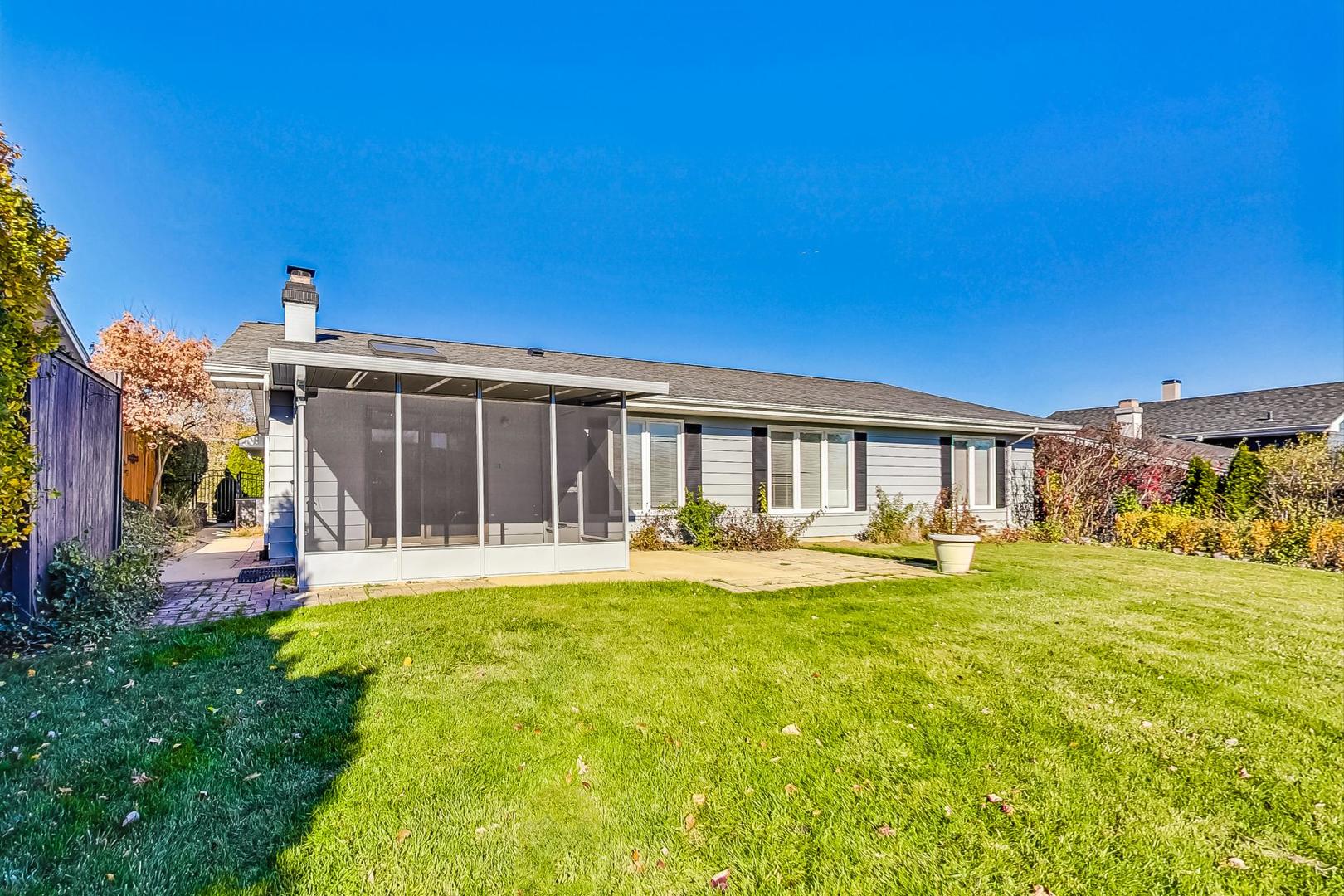 1145 Nottingham Lane, Hoffman Estates, IL 60169