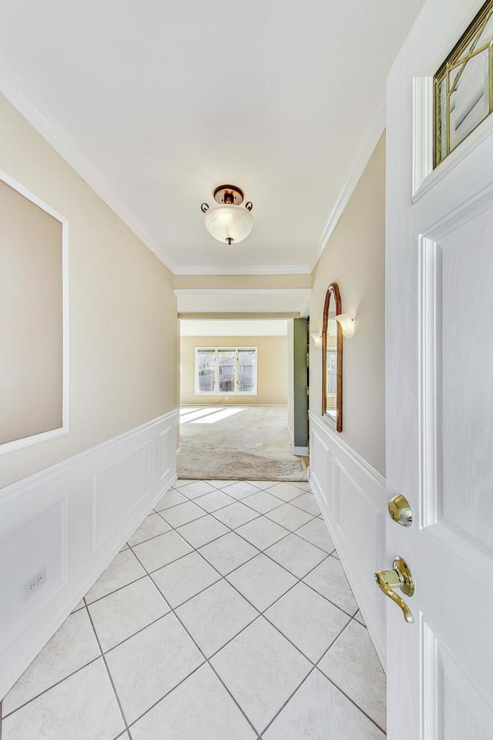 1145 Nottingham Lane, Hoffman Estates, IL 60169