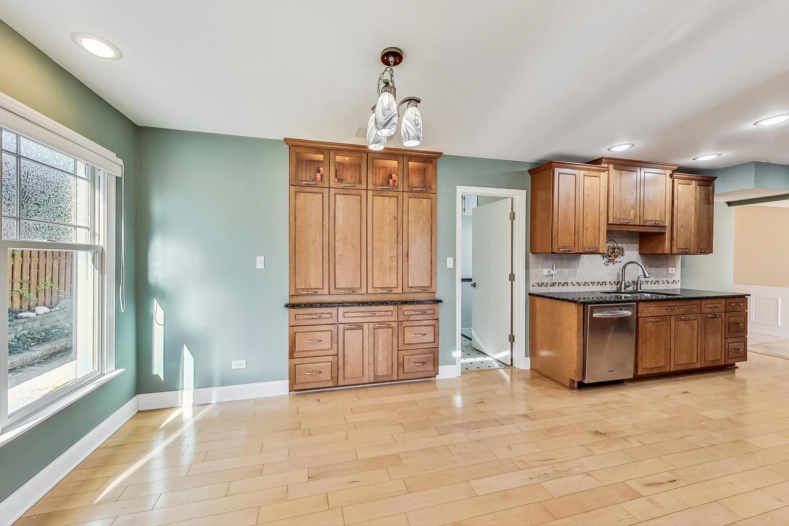 1145 Nottingham Lane, Hoffman Estates, IL 60169