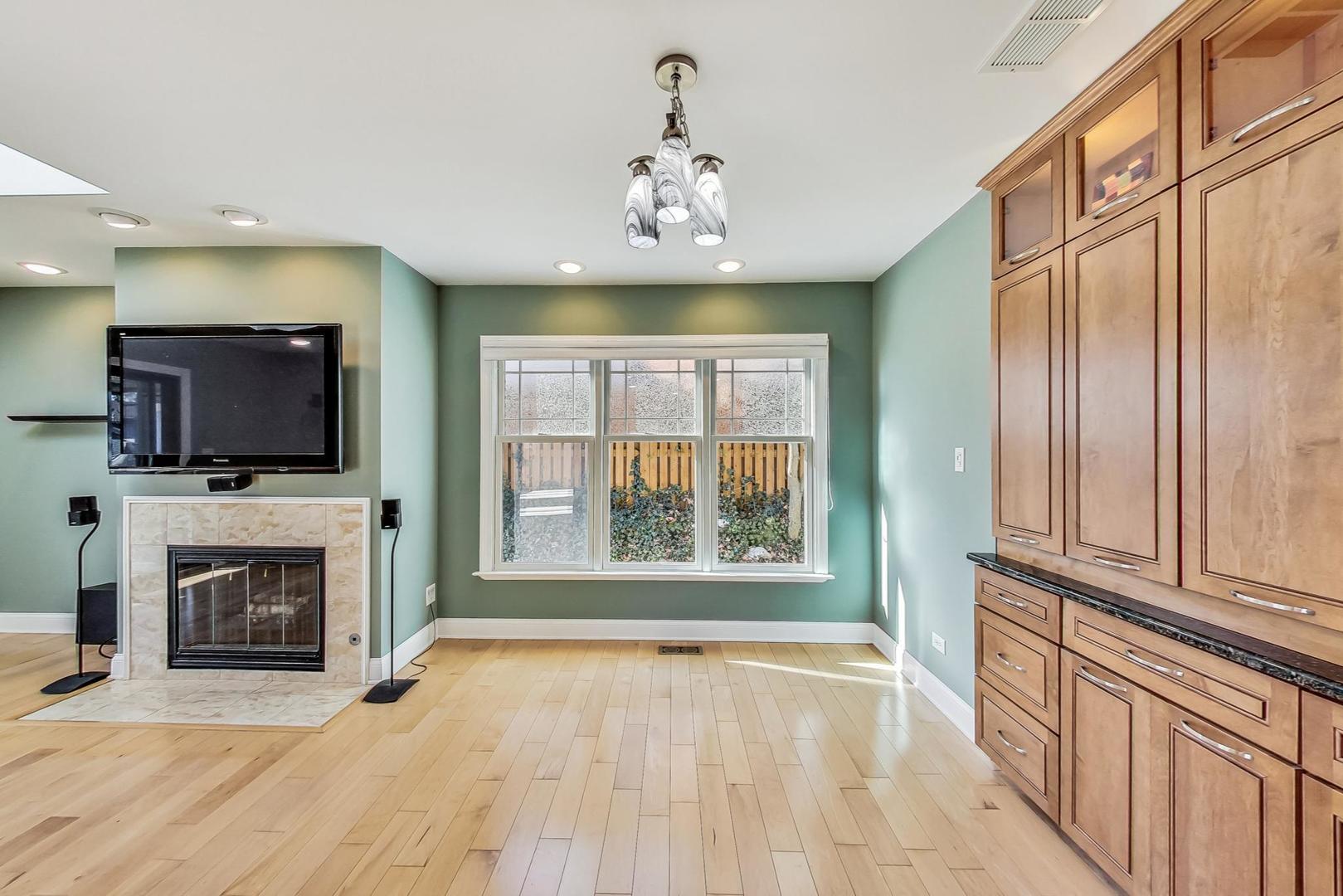 1145 Nottingham Lane, Hoffman Estates, IL 60169