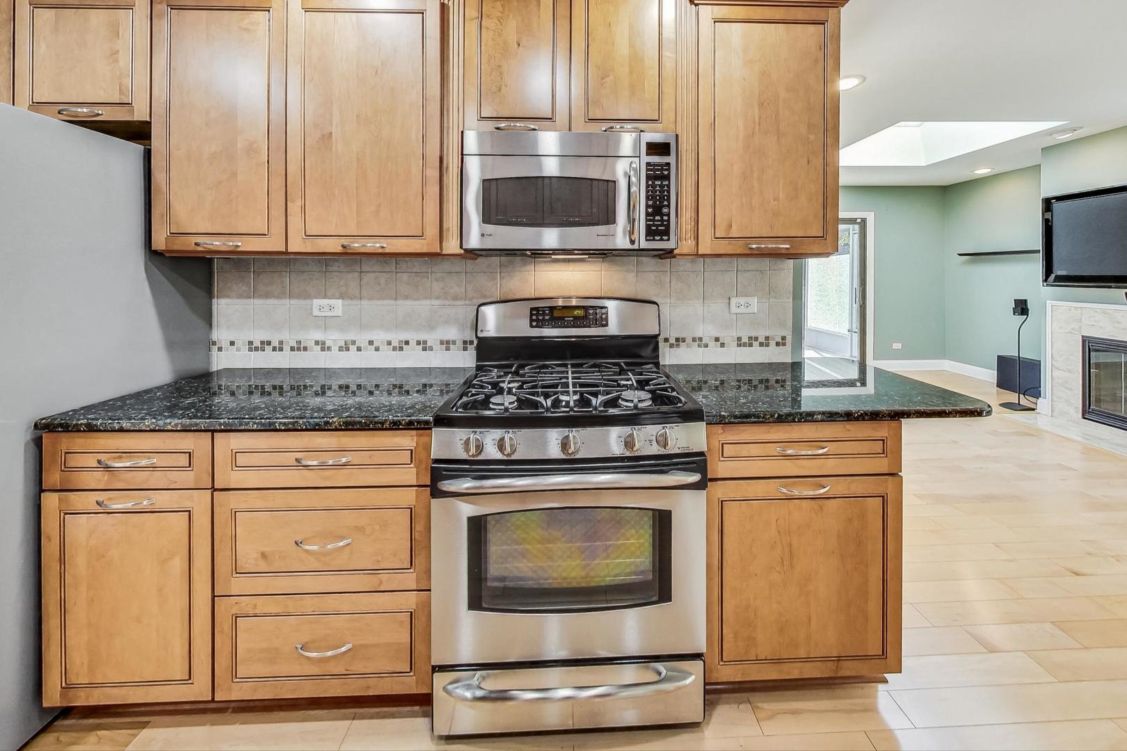 1145 Nottingham Lane, Hoffman Estates, IL 60169