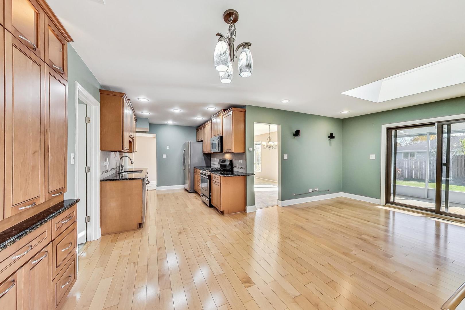 1145 Nottingham Lane, Hoffman Estates, IL 60169