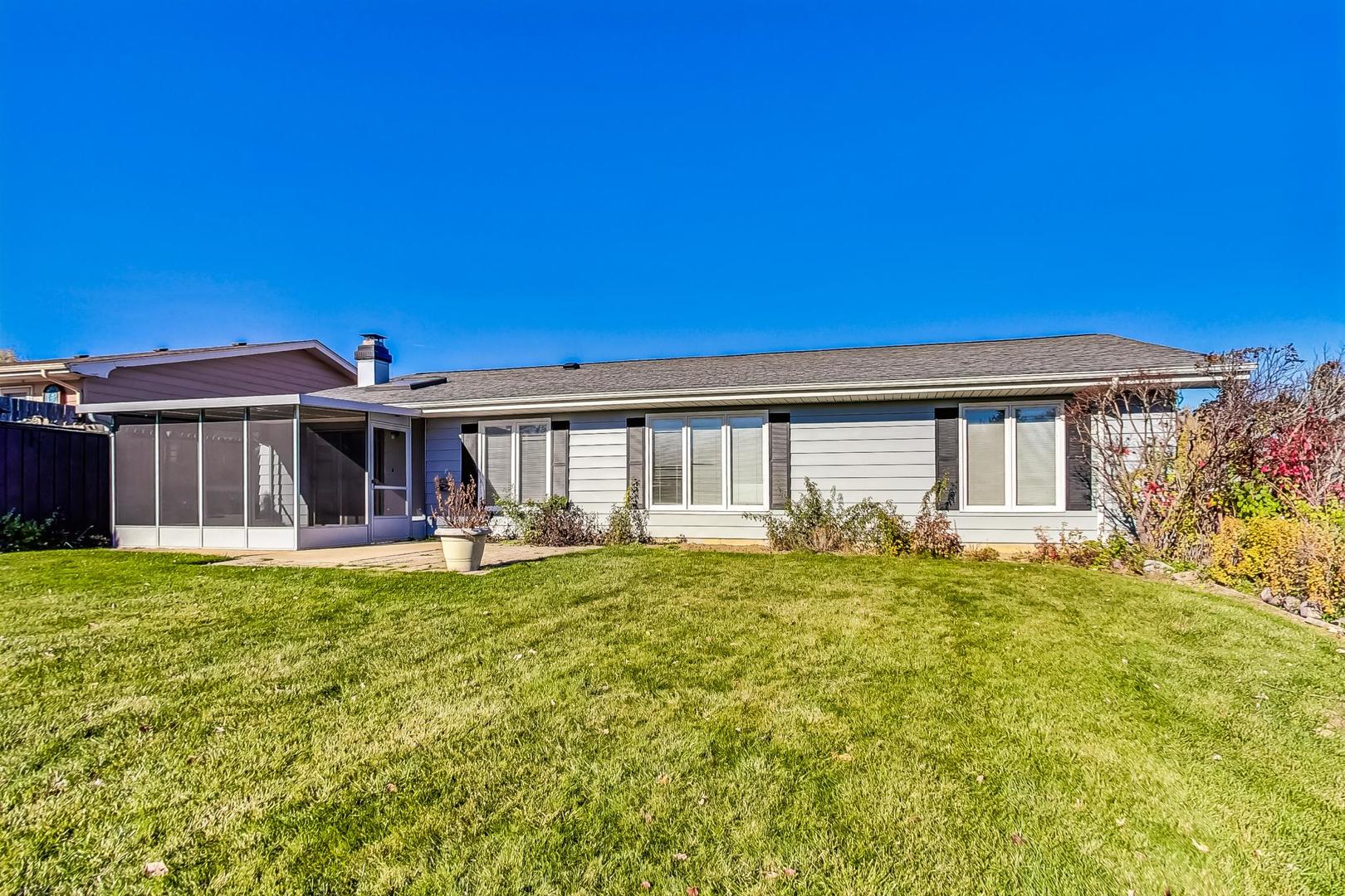 1145 Nottingham Lane, Hoffman Estates, IL 60169