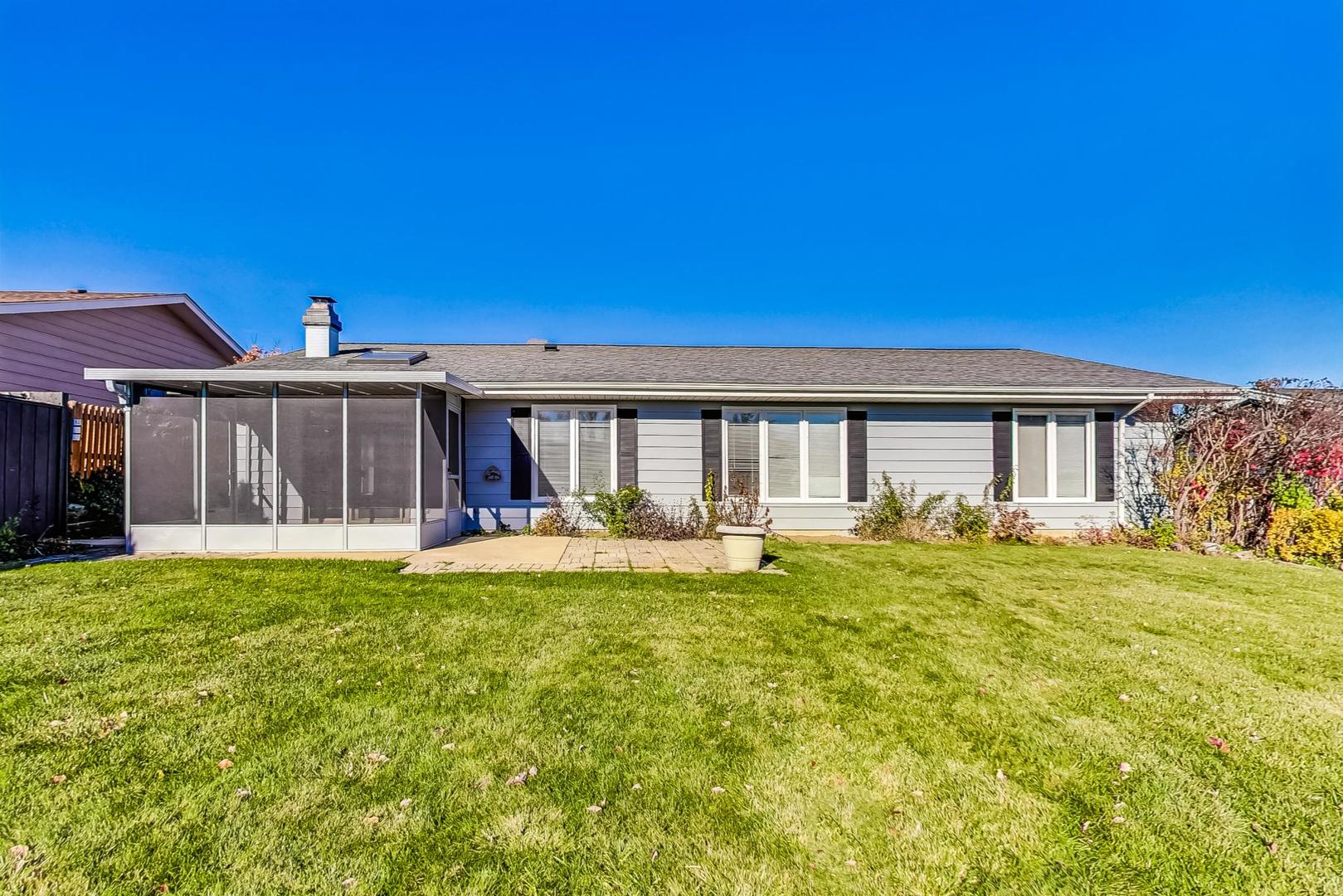 1145 Nottingham Lane, Hoffman Estates, IL 60169