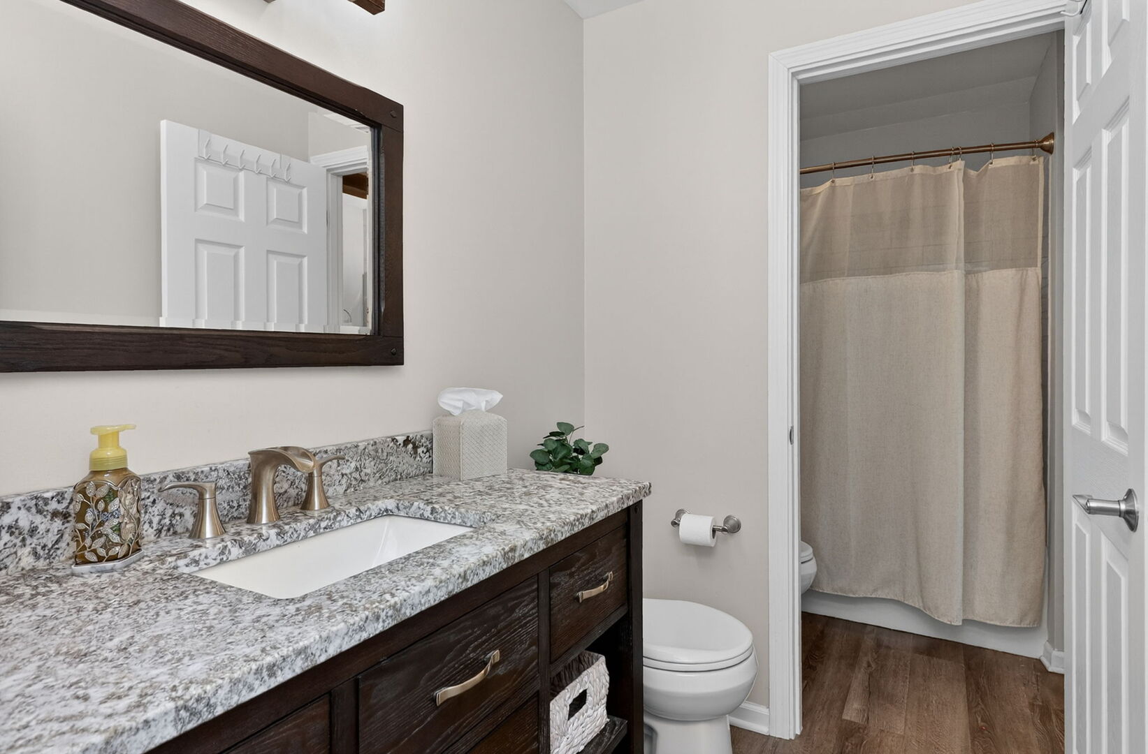 7040 Remington Court #101, Woodridge, IL 60517