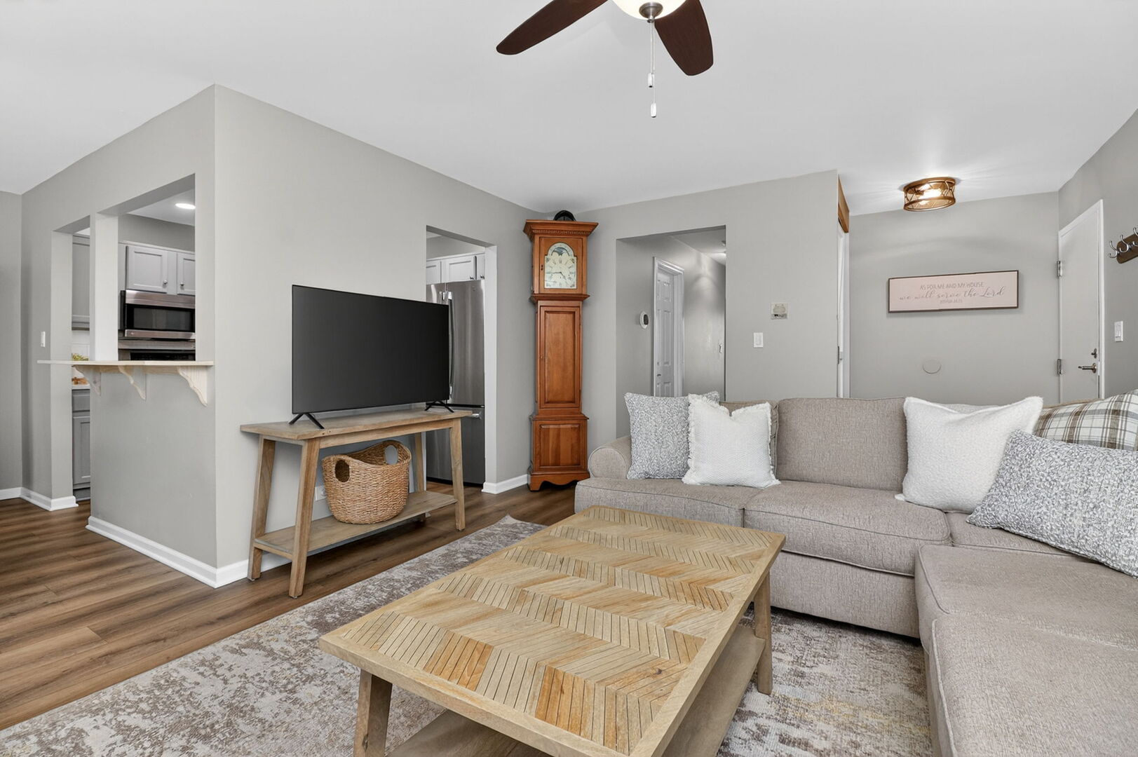 7040 Remington Court #101, Woodridge, IL 60517