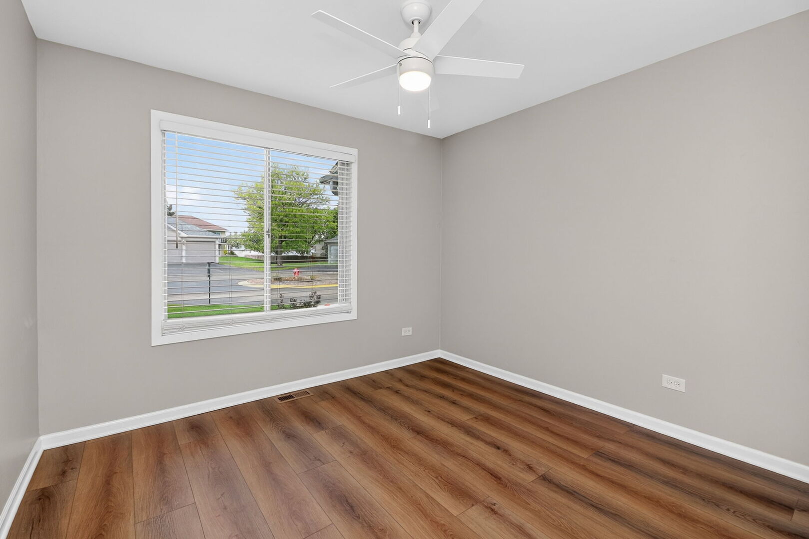 7040 Remington Court #101, Woodridge, IL 60517