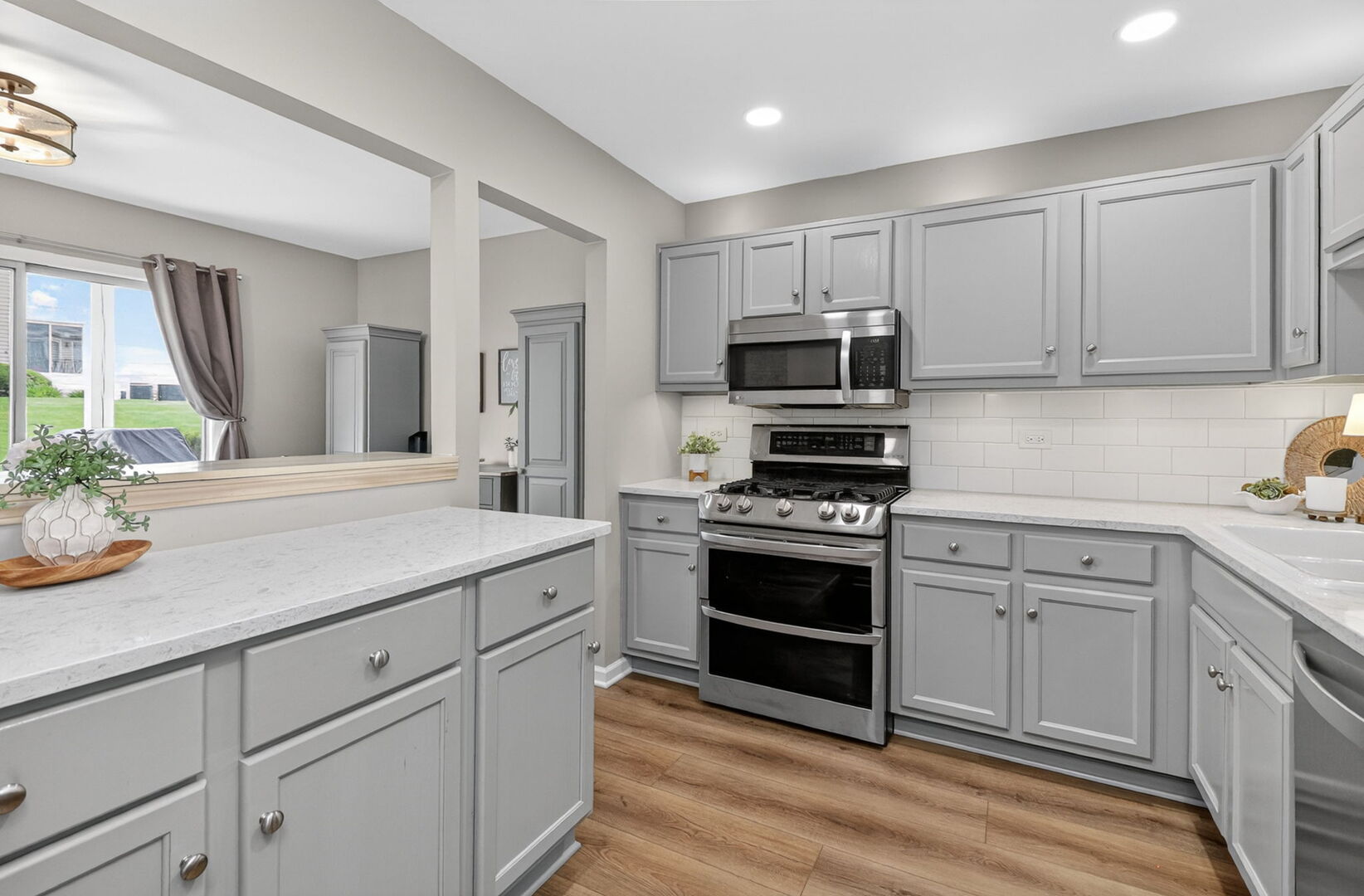 7040 Remington Court #101, Woodridge, IL 60517