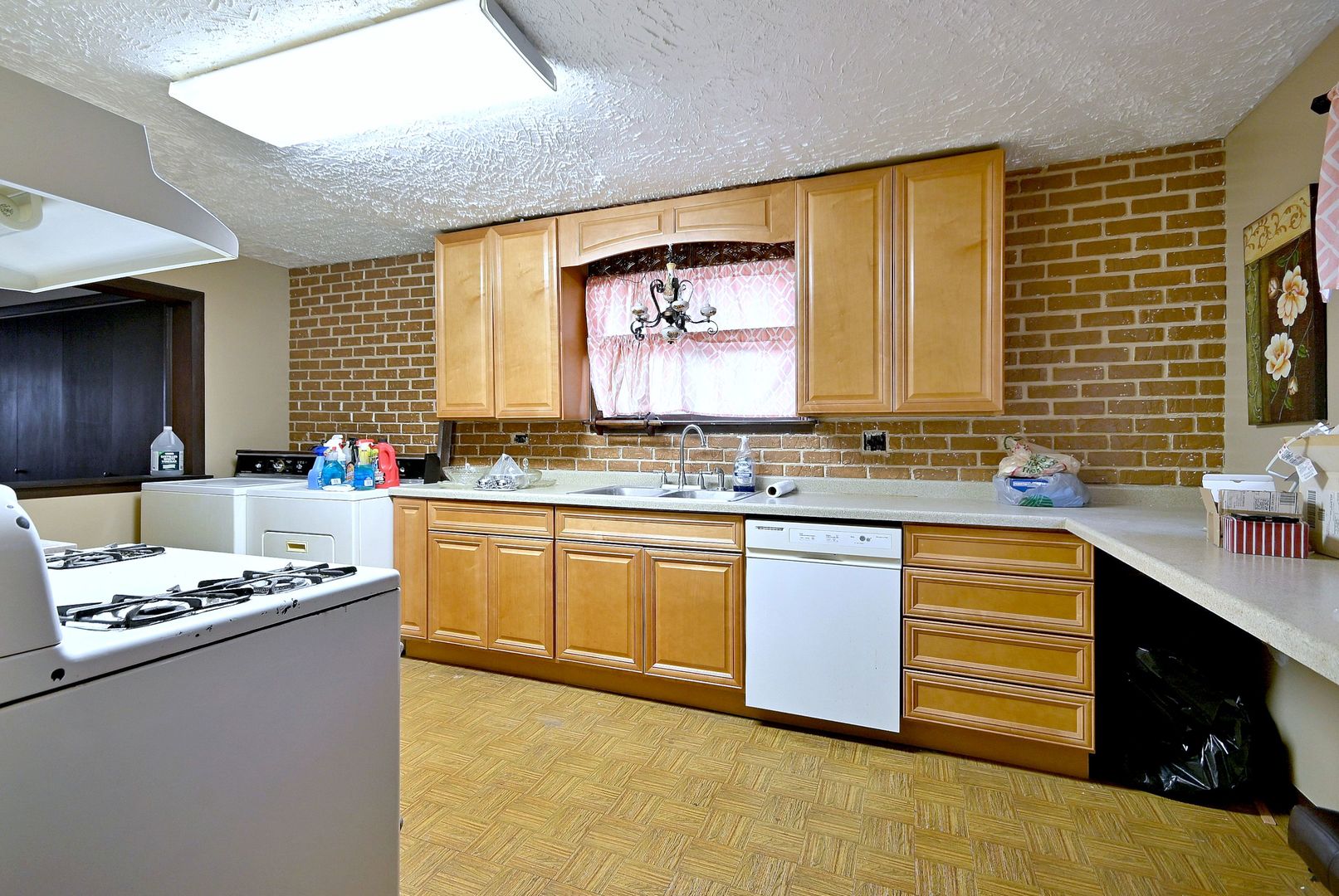 586 W Armitage Avenue, Elmhurst, IL 60126