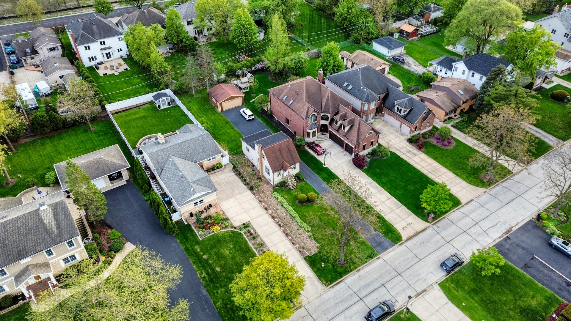 586 W Armitage Avenue, Elmhurst, IL 60126