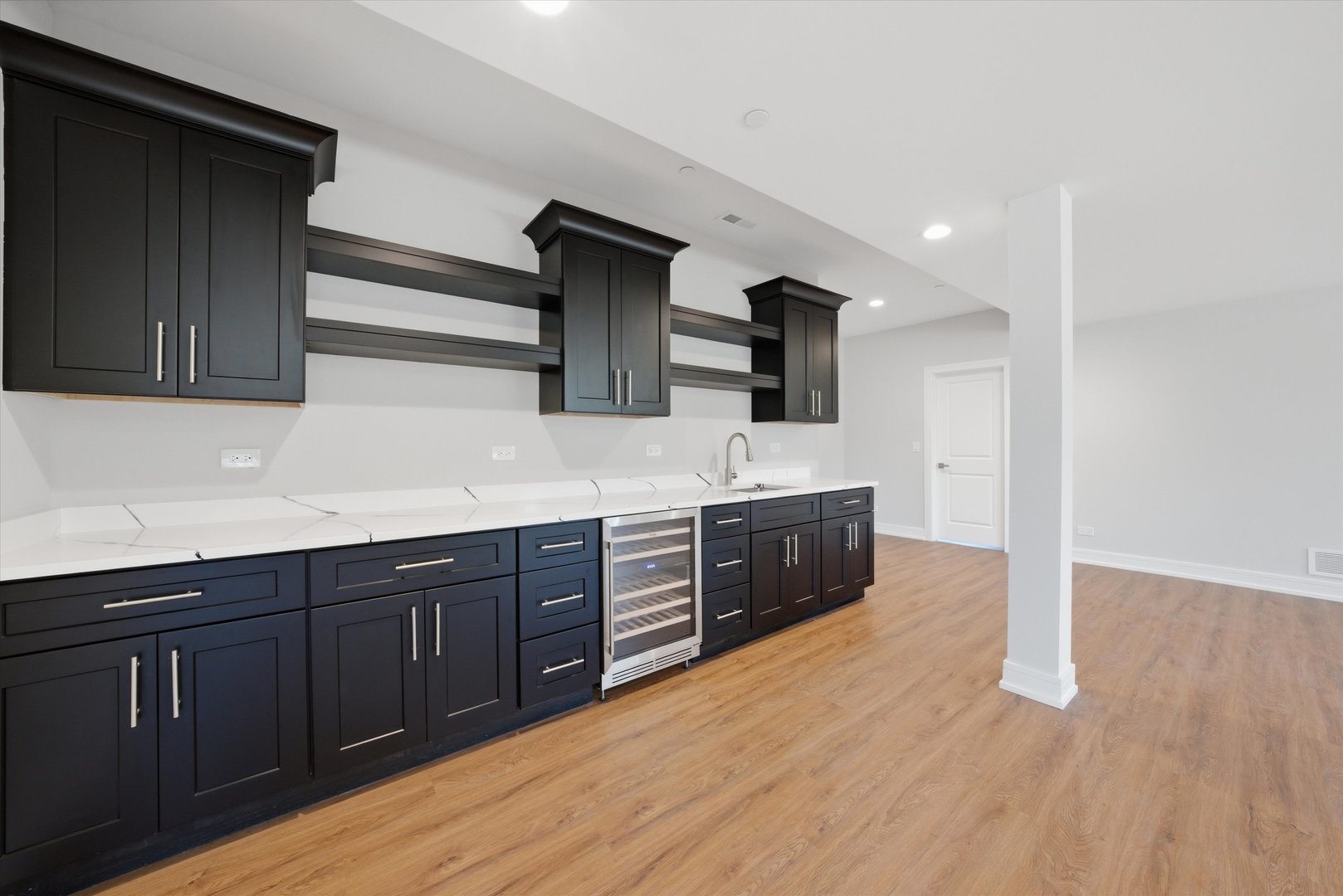 8011 S Oconto Avenue, Bridgeview, IL 60455