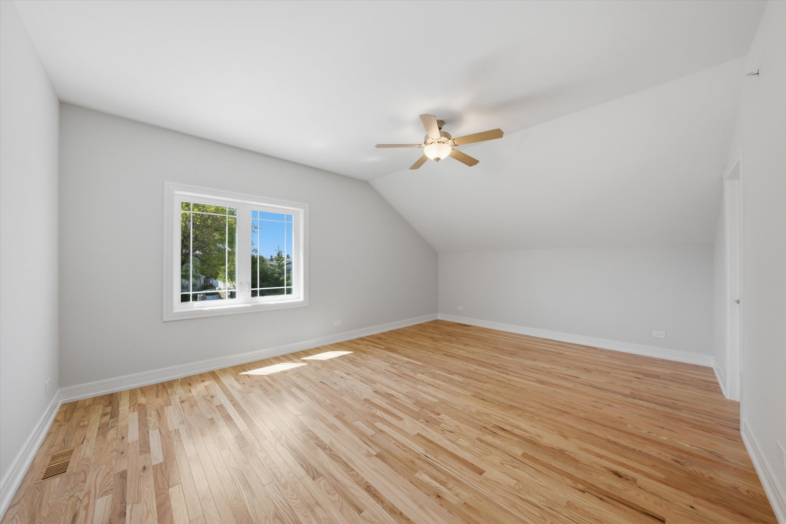 8011 S Oconto Avenue, Bridgeview, IL 60455